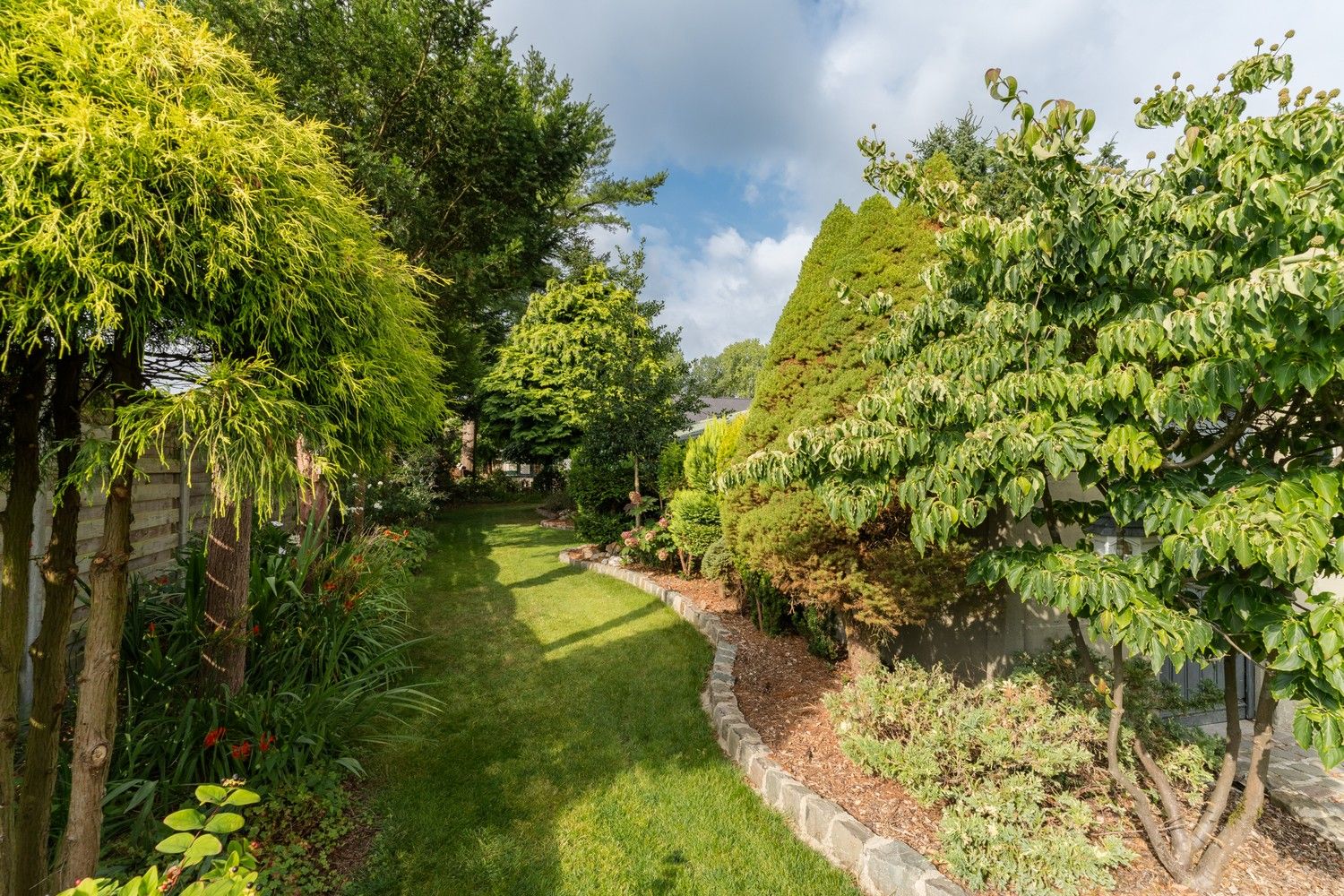 Instapklare gezinswoning met veranda en prachtige tuin foto 33