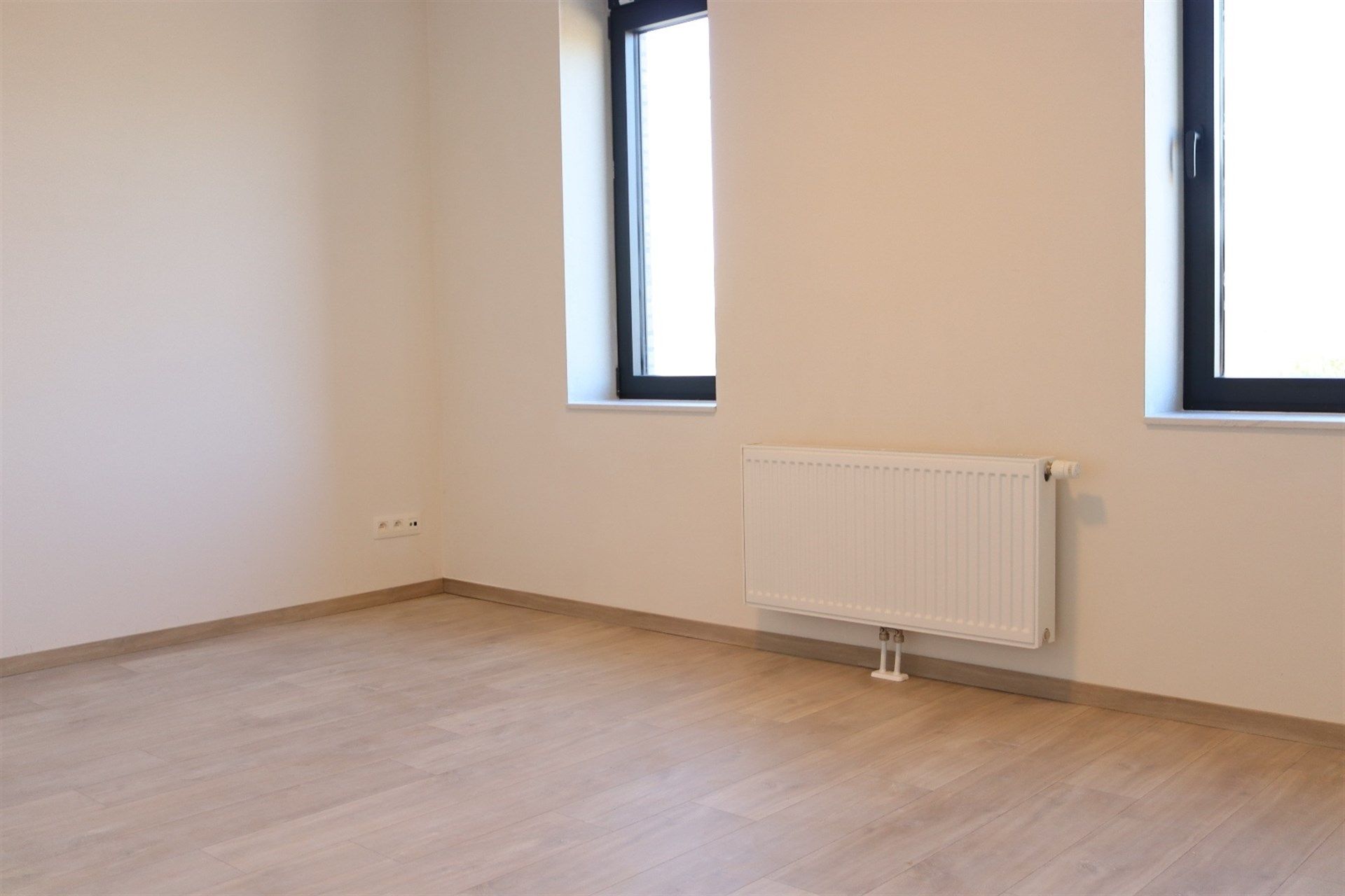 Ruime energiezuinige nieuwbouw woning op gunstige ligging. foto 16