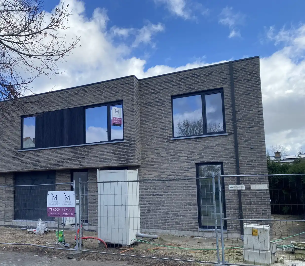 Moderne, energiezuinige nieuwbouwwoning met 4 slaapkamers, tuin en garage foto {{pictureIndex}}