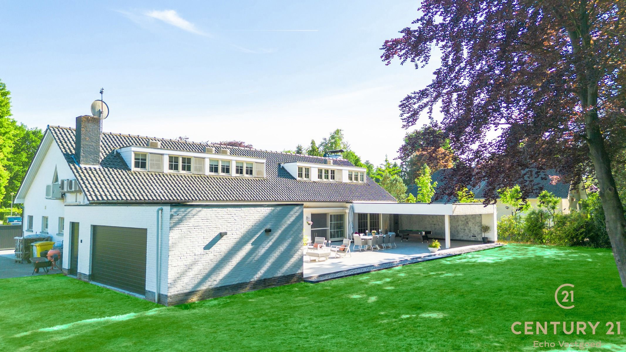 Villa met 5 slaapkamers, 3 badkamers en uniek groen uitzicht foto 34