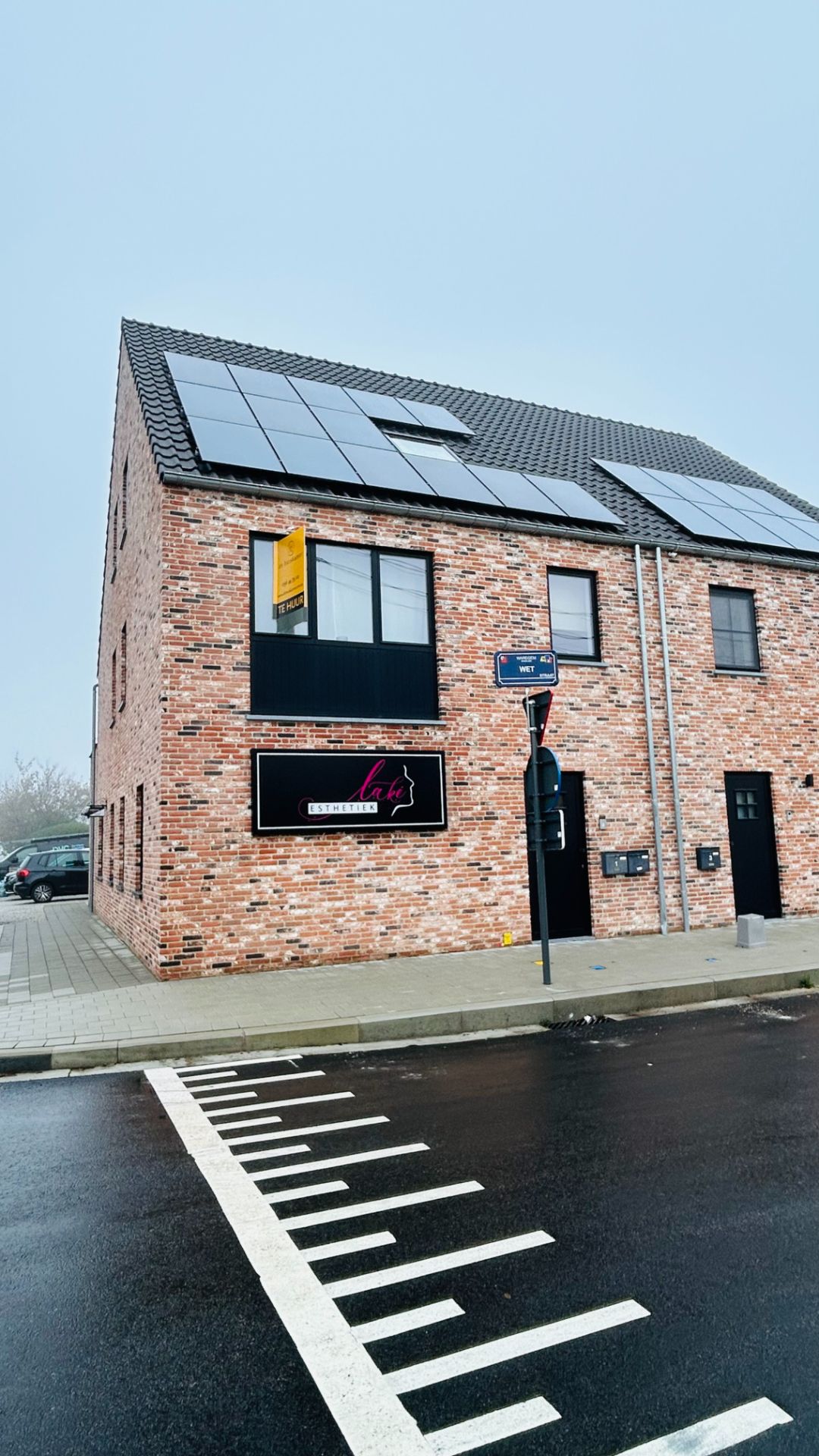 Prachtig en ruim duplexappartement met 3 slaapkamers, autostaanplaats en terras foto {{pictureIndex}}