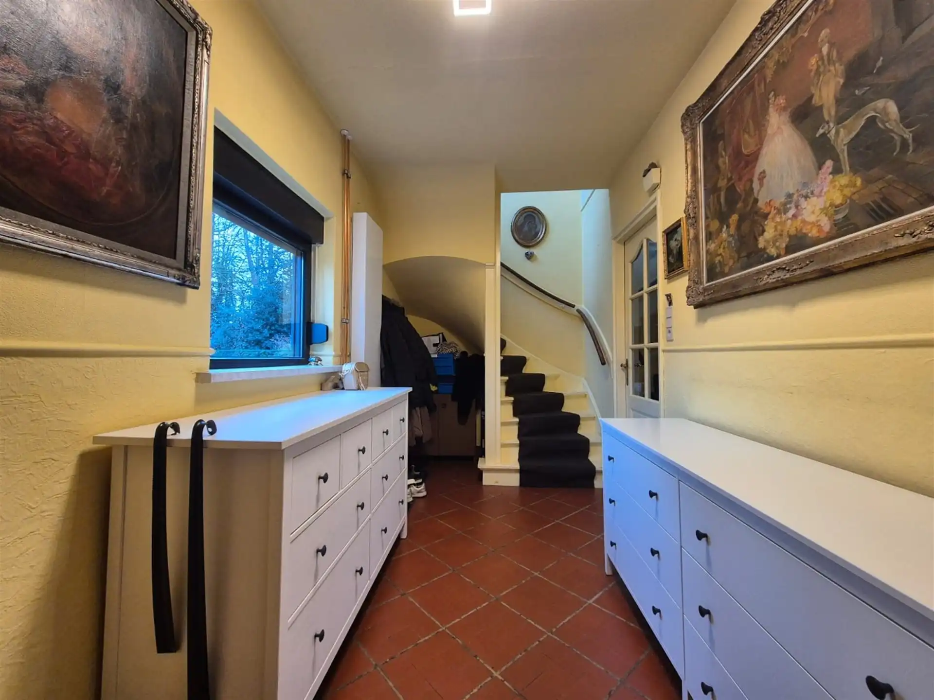 Ruime woning met 3 slaapkamers gelegen in een groene omgeving. foto 2