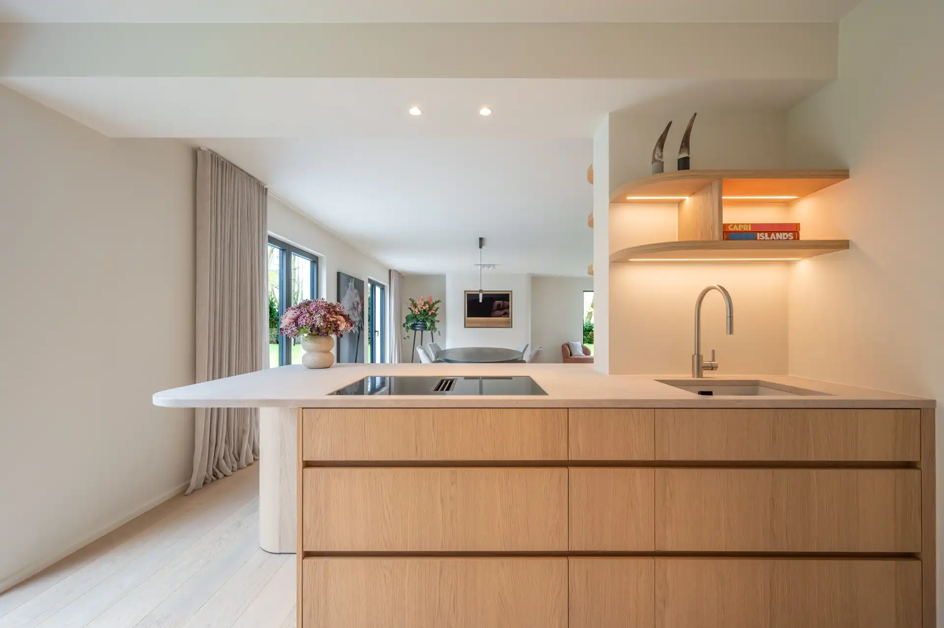 Smaakvol afgewerkte villa in Maaiken met ruime tuin foto 4