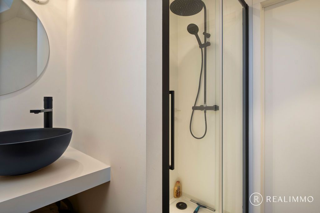 Ruime, lichtrijke woonst met 3 slaapkamers en garage foto 15