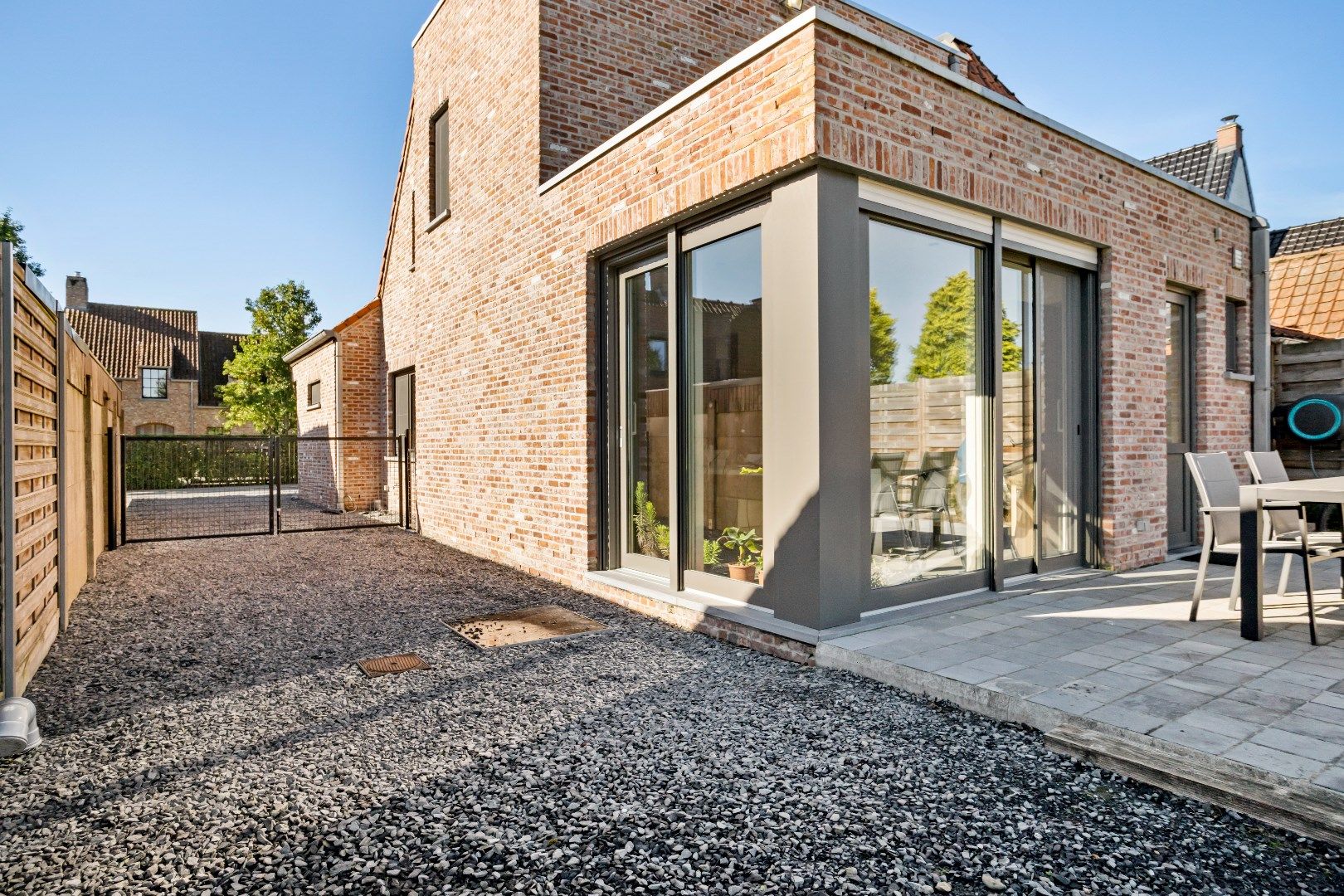 Deze prachtige woning werd 10 jaar geleden volledig gerenoveerd en biedt een moderne en comfortabele leefomgeving. foto 22