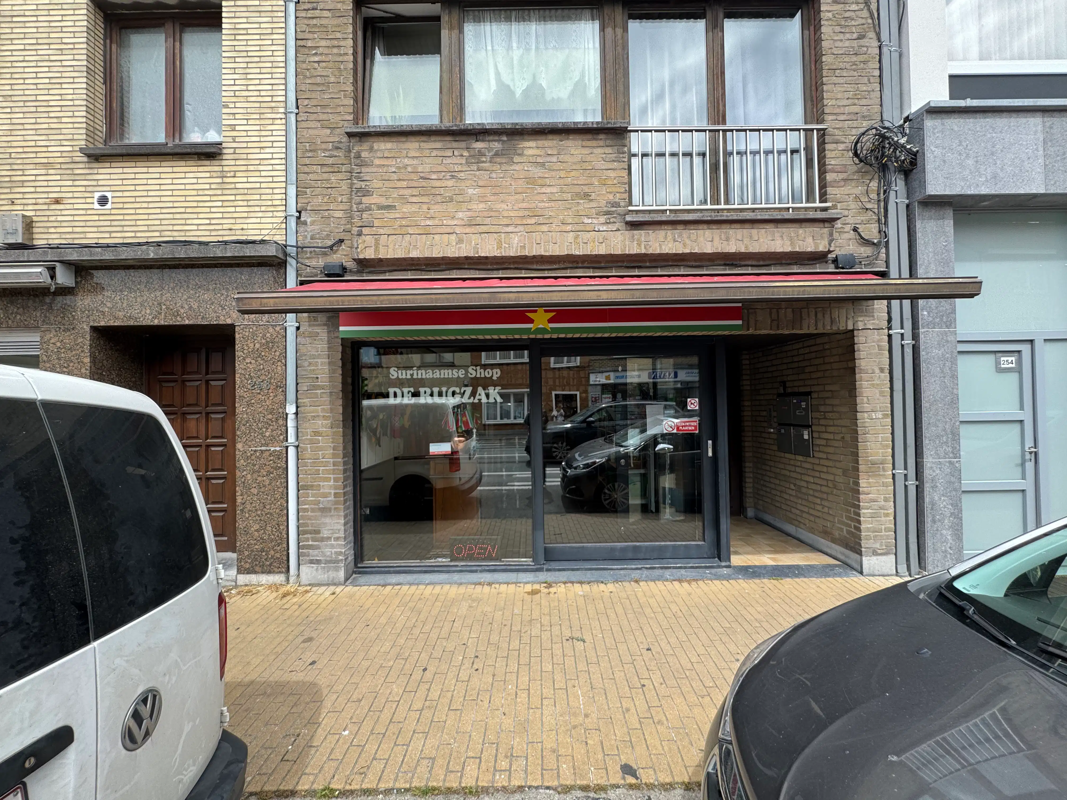 Handelsgelijkvloers 60m² aan drukke invalsweg Oostende foto 13