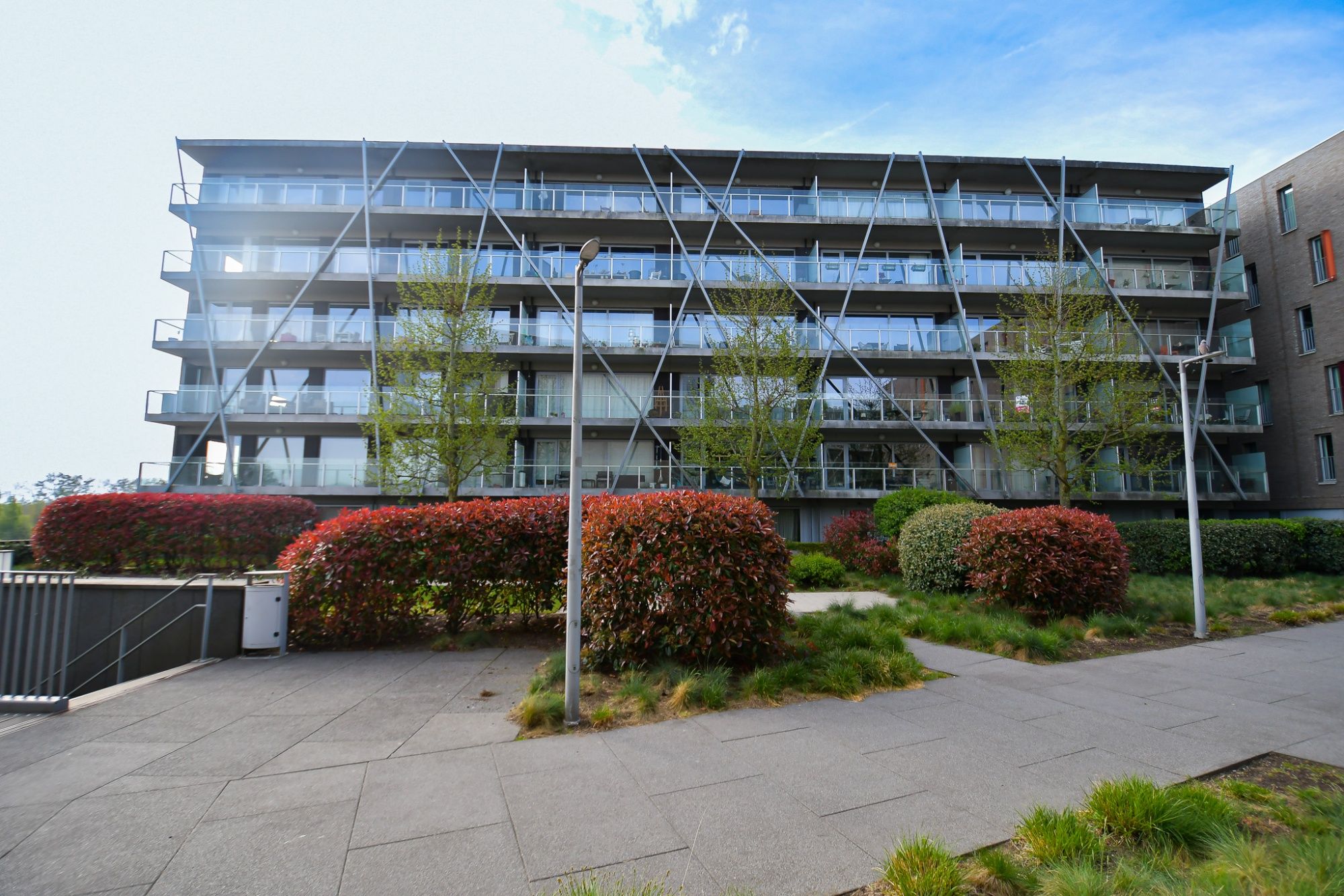 Instapklaar appartement met 2 SLPKS naast het station van Brugge foto 15