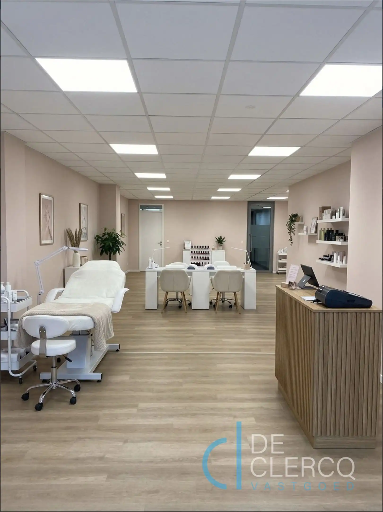 Nieuw, ruim handelspand te huur in centrum Lochristi!  foto 6