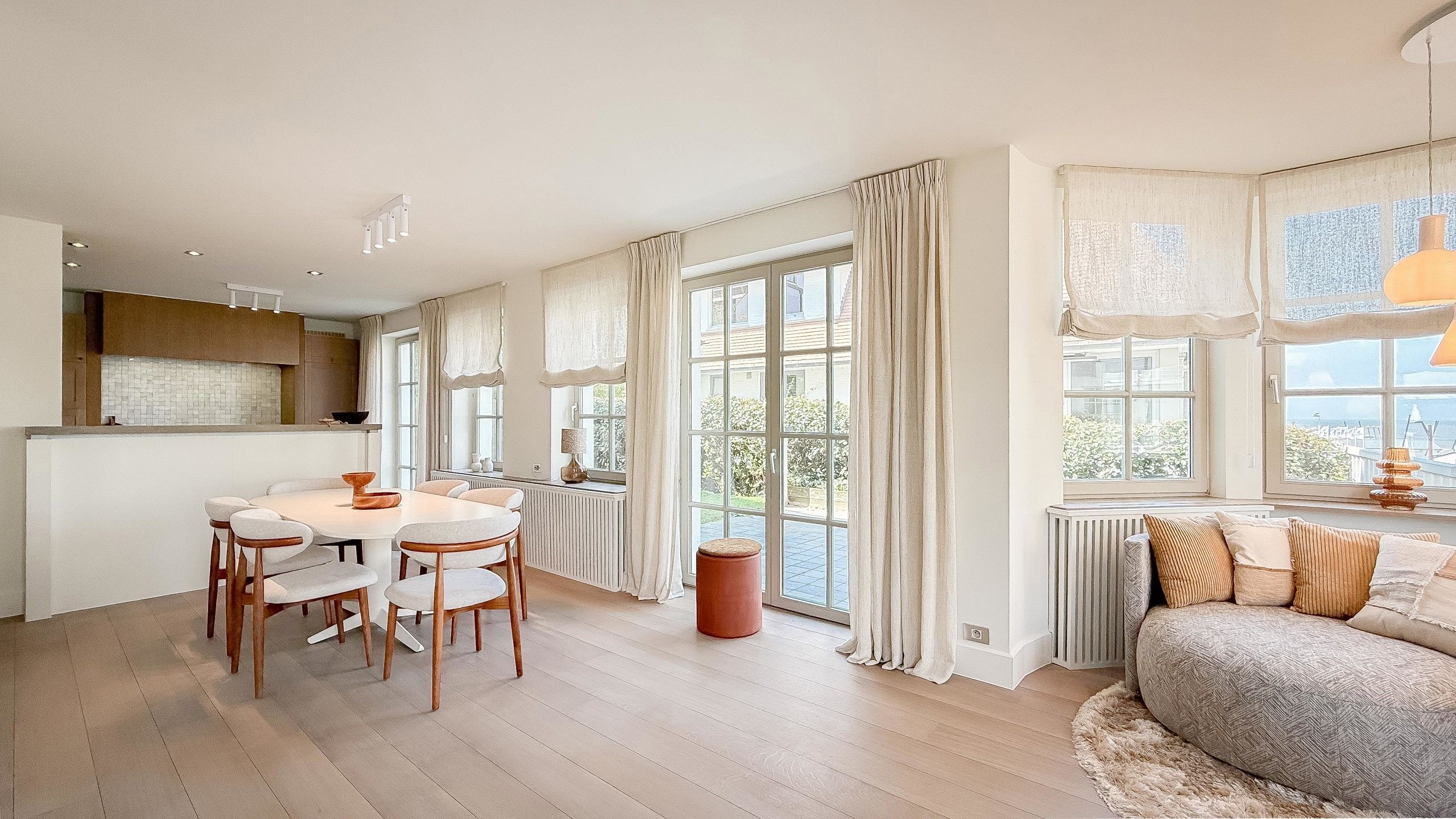 Unieke villa, bestaande uit twee zelfstandige woonentiteiten foto 8
