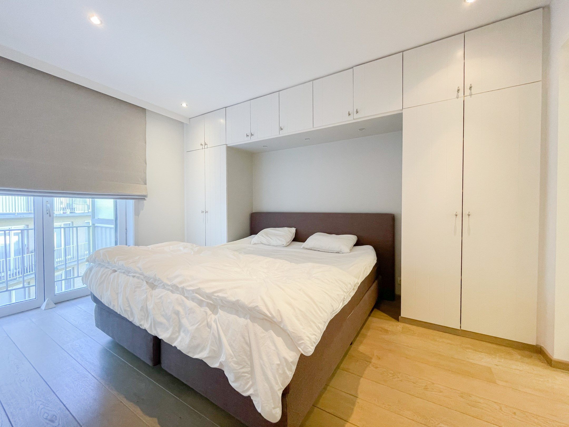 Drie slaapkamer appartement met een open zicht gelegen nabij het Driehoeksplein.  foto 11