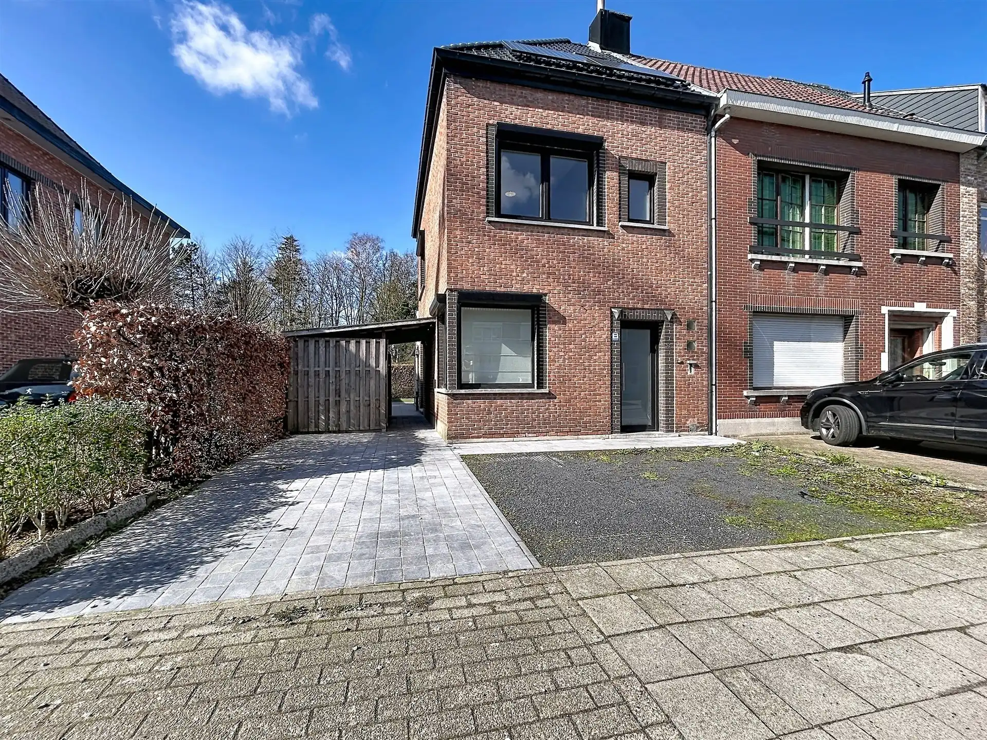 Instapklare half open bebouwing met 3 slaapkamers en oprit voor meerdere wagens op toplocatie foto 18