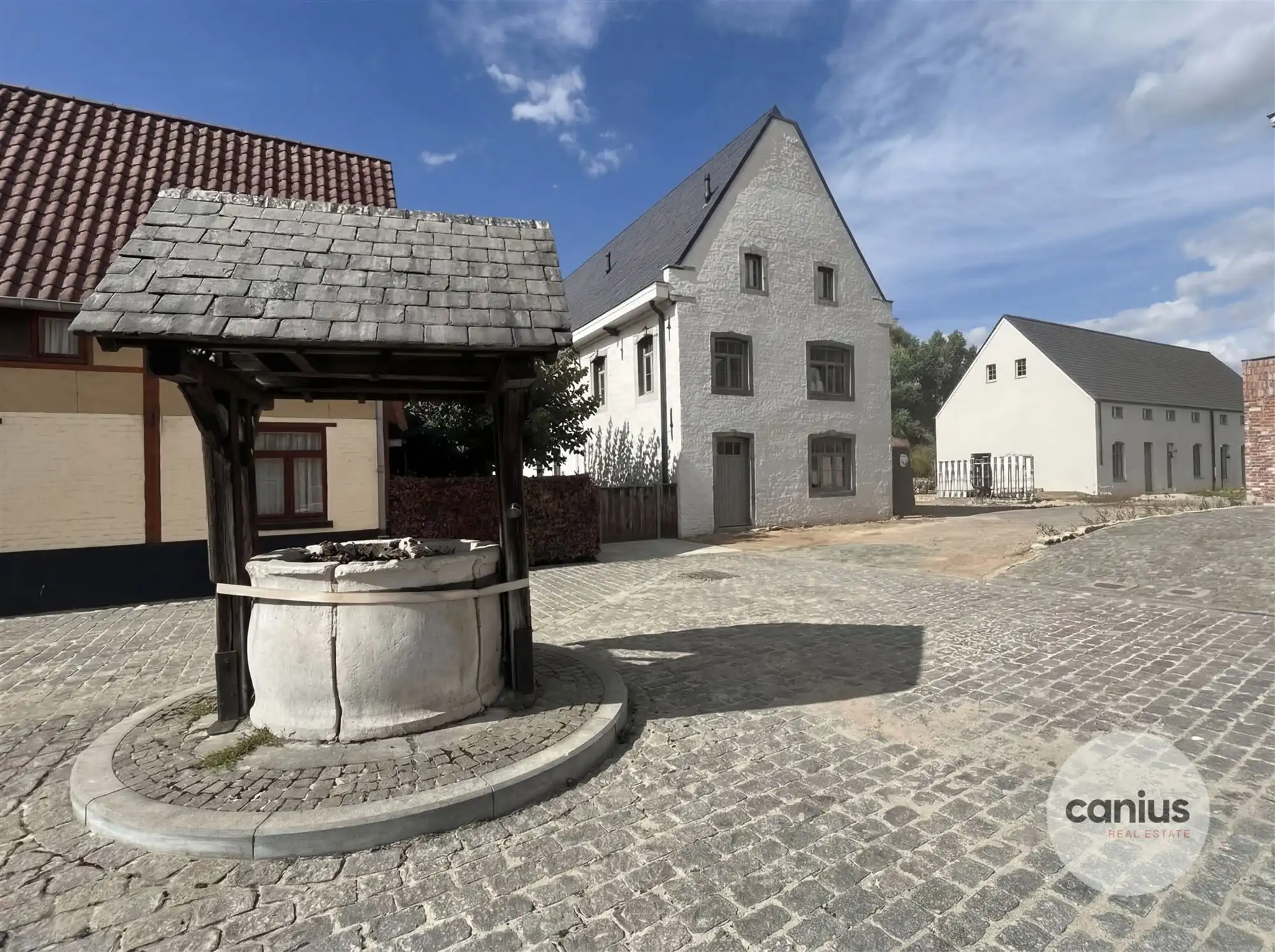 Wonen in een beschermd monument  foto {{pictureIndex}}