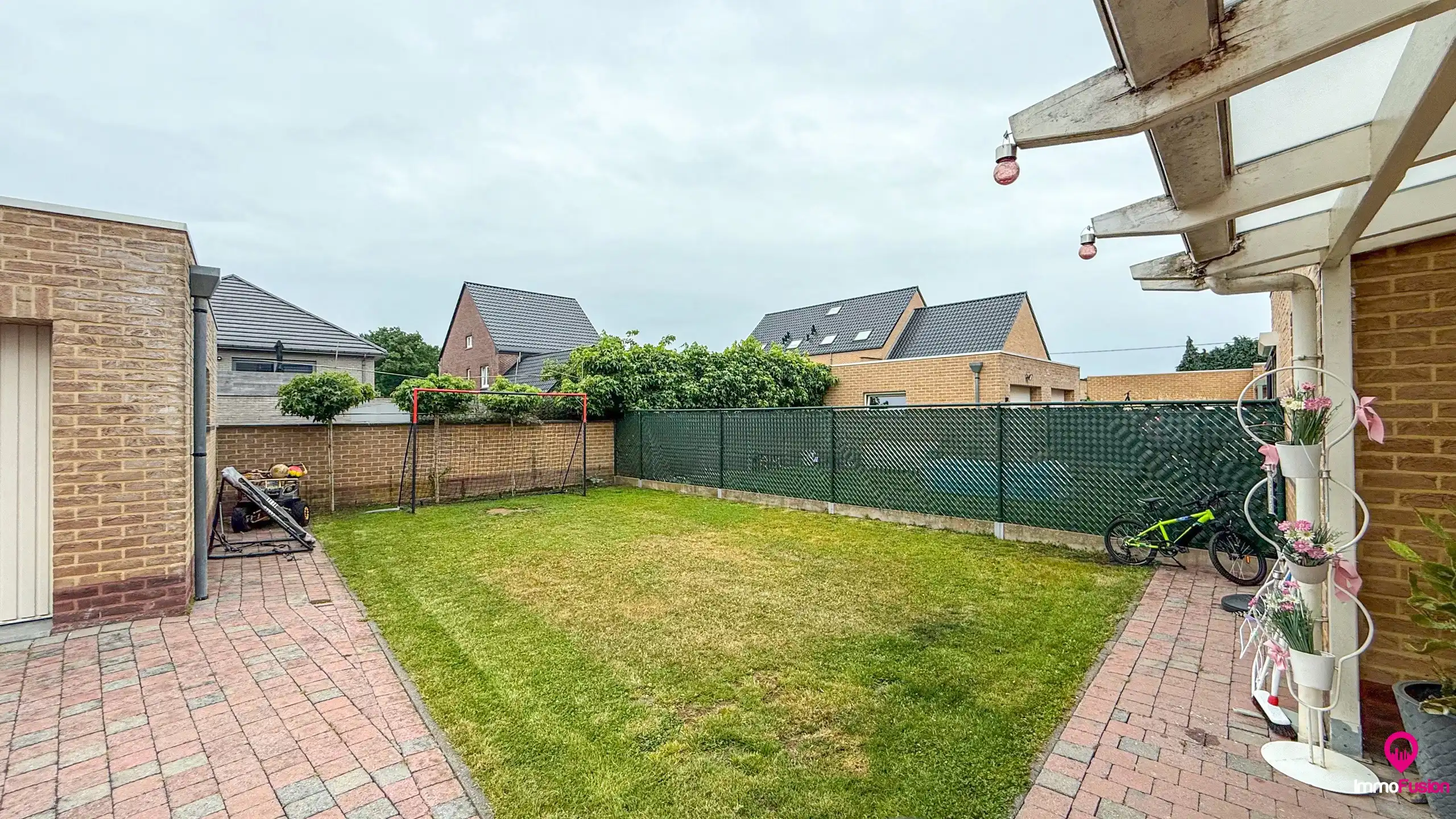 Instapklare woning met 3 slpks, tuin en garage in Lillo! foto 37