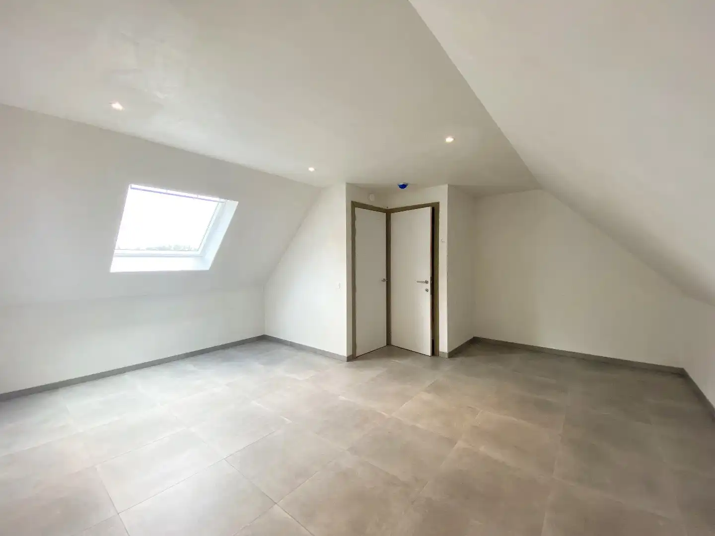 MODERNE INSTAPKLARE WONING MET TUIN EN CARPORT foto 10