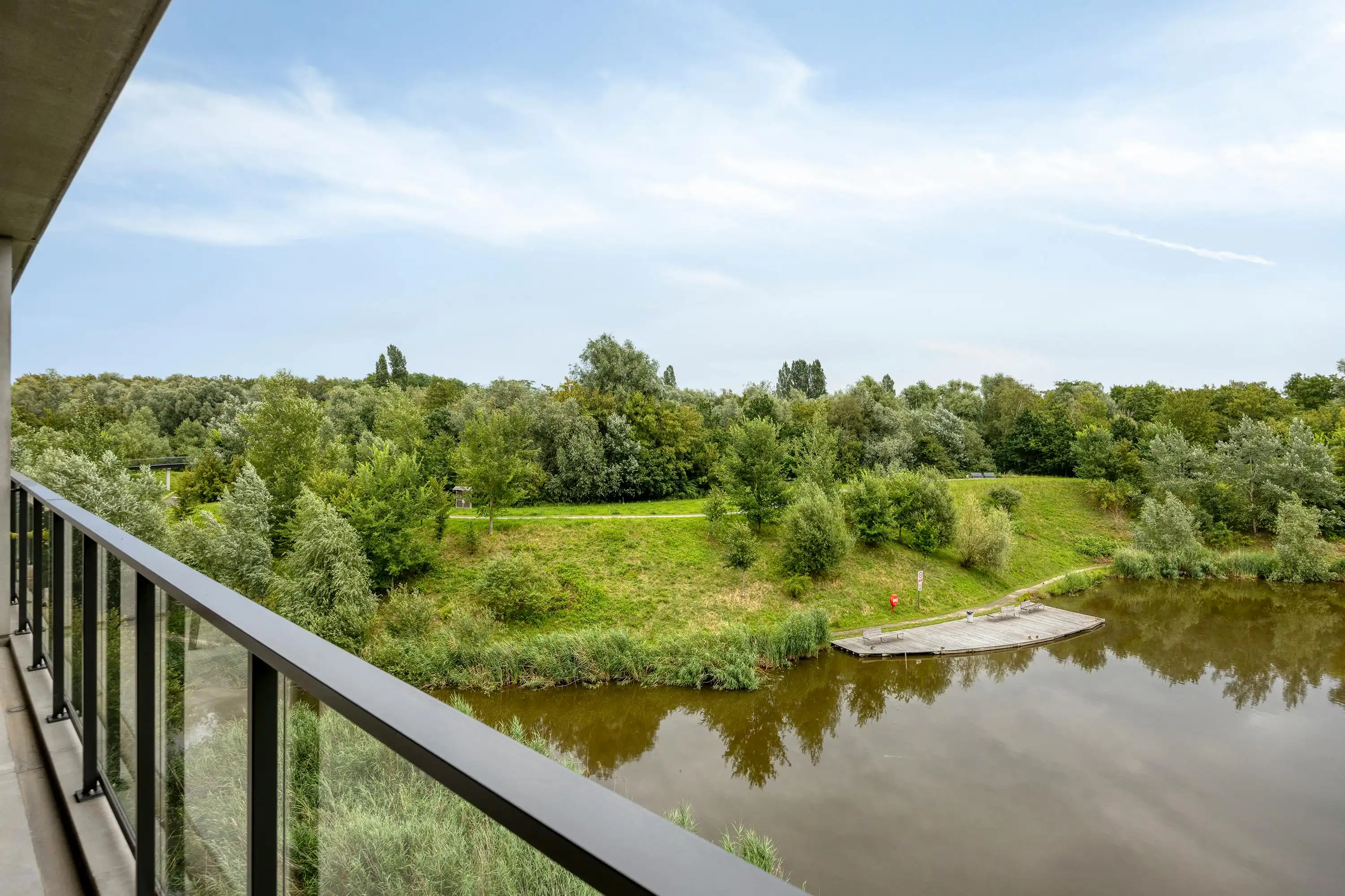 Uniek appartement met terras en parkings te koop in Hemiksem foto 6