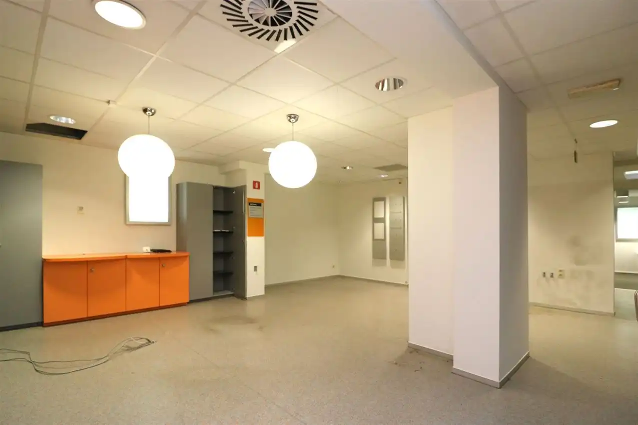 Opbrengsteigendom (handel & 4 app) op toplocatie foto 5