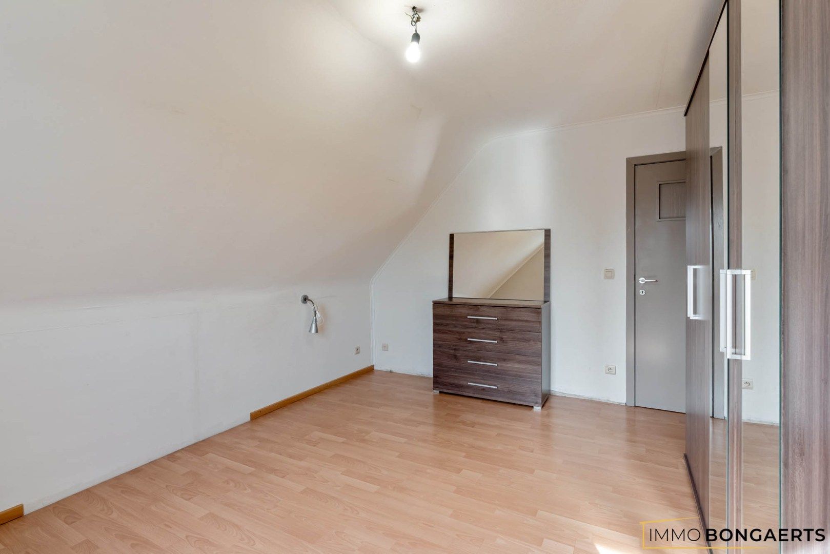 Ruime woning met 3 slaapkamers  foto 19