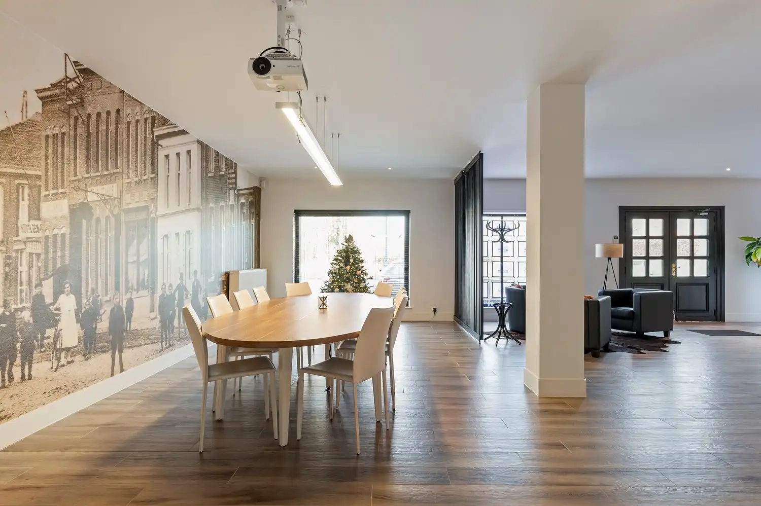 Uiterst gunstig gelegen kantoor met woonst. foto 21