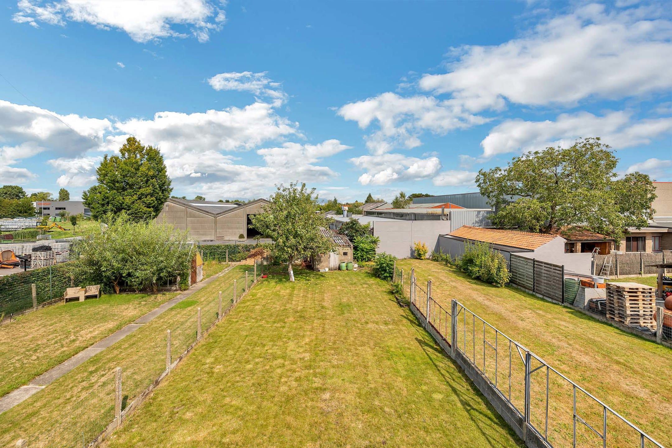 Te renoveren woning met atelier en tuin  foto 15