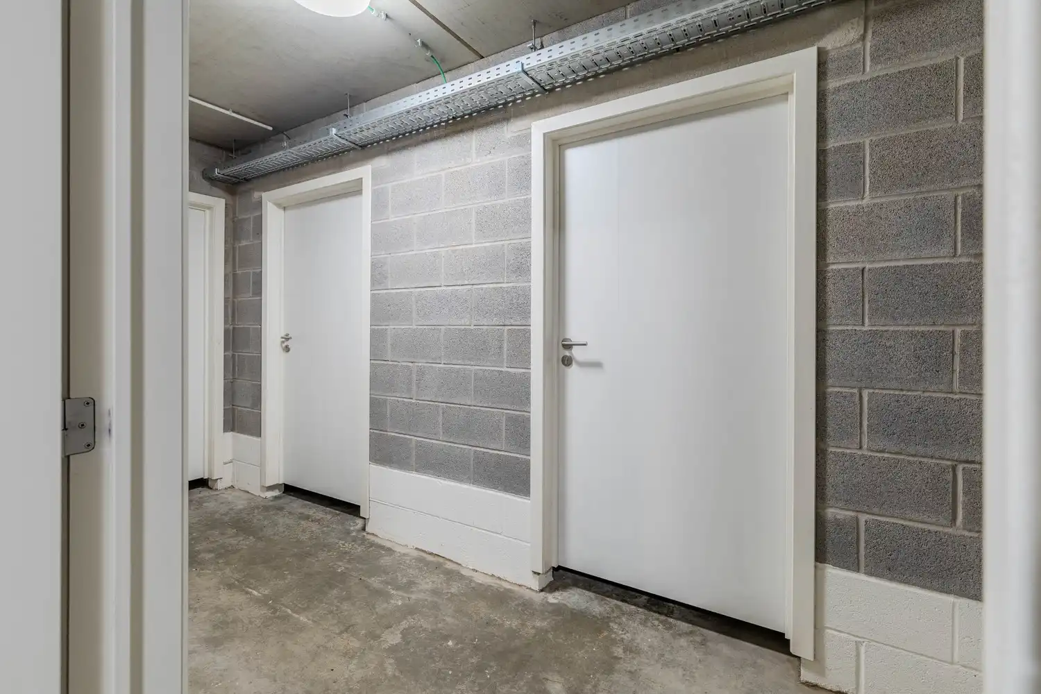 Stijlvol gelijkvloers 2-slaapkamerappartement met 2 badkamers, ruim terras en stadstuin in Lanaken foto 22