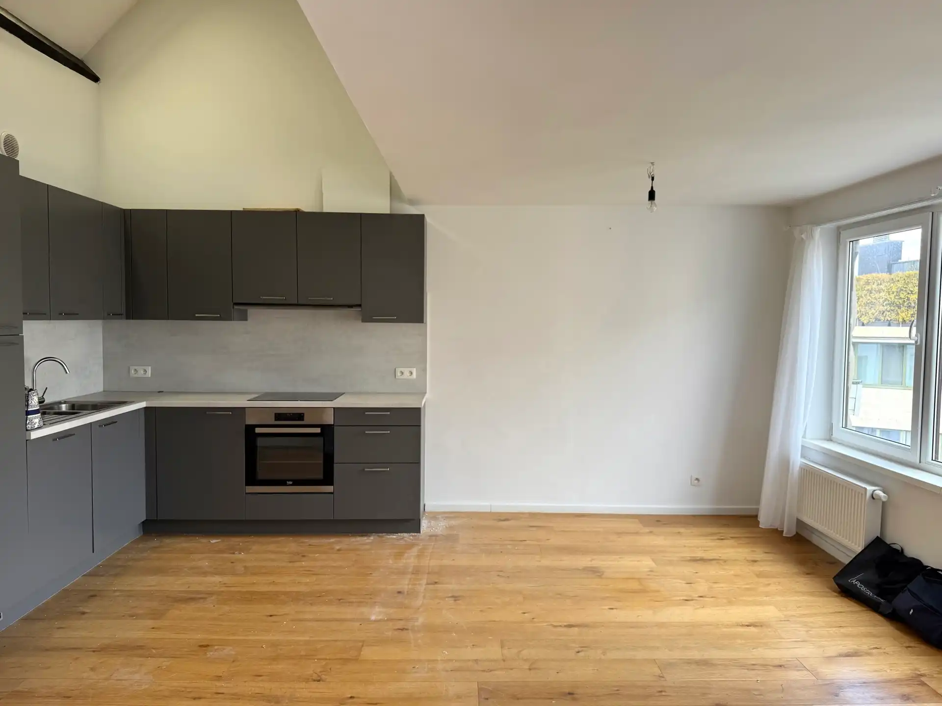 Modern 1-slaapkamerappartement van 72 m² met terras foto 3
