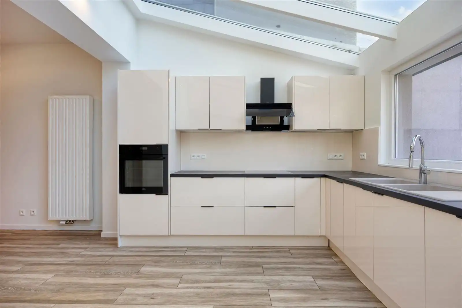 Gerenoveerde woning met 4 slaapkamers en tuin foto 8