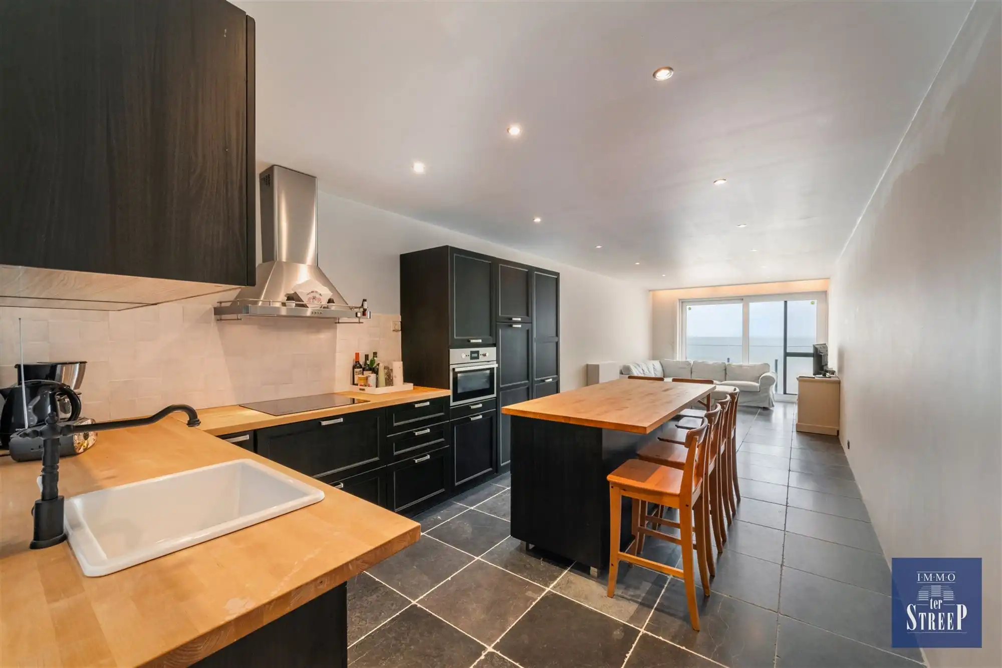 Appartement met 2 slaapkamers op de zeedijk van Middelkerke foto 10