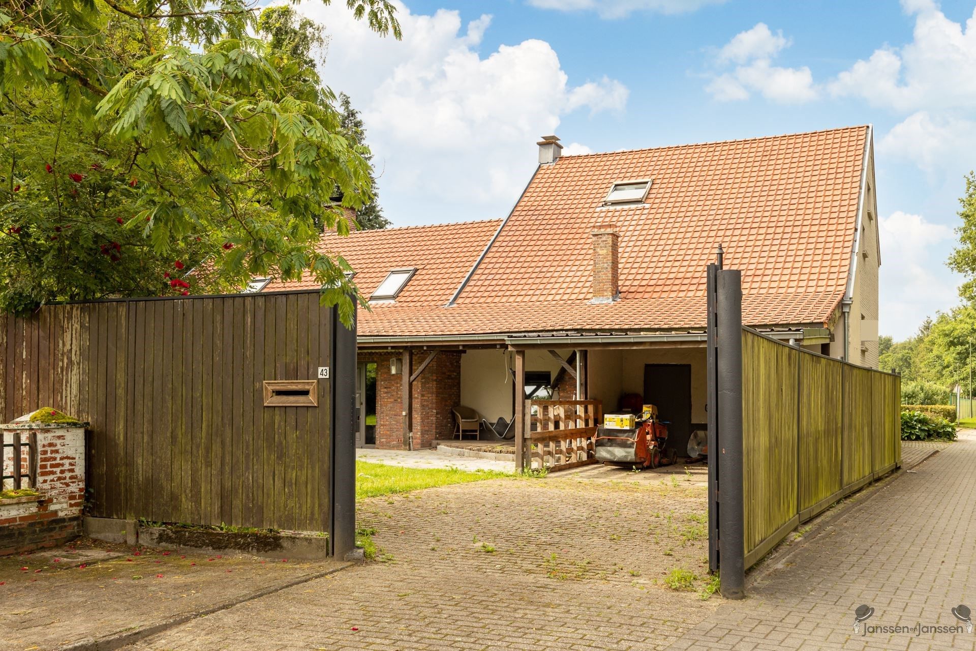 Uniek landhuis,4 slaapkamers, bijgebouwen op een perceel van 2200m² in het groen te Begijnendijk foto 38