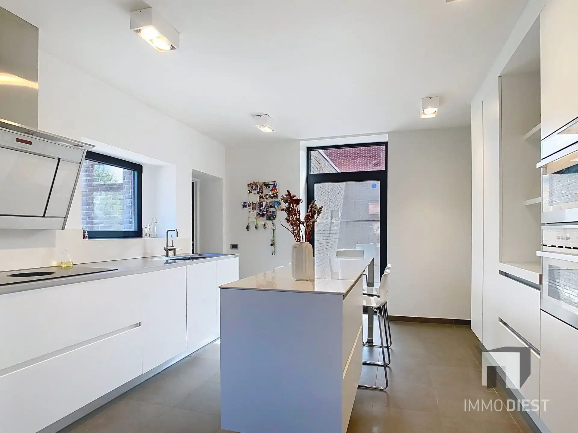 Moderne, lichtrijke woning met aangename tuin aan de voet van hartje Scherpenheuvel. foto 7