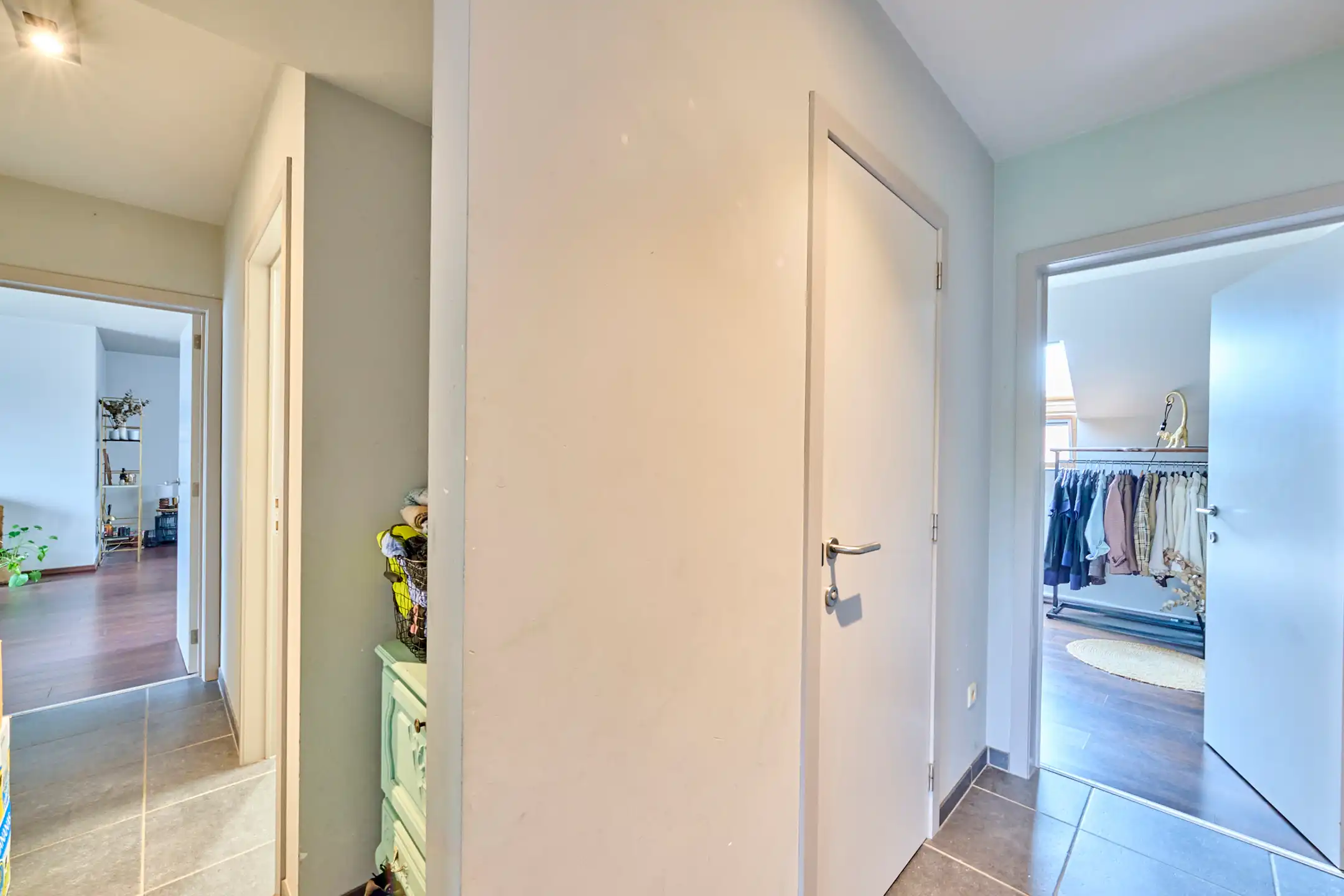 RUIM INSTAPKLAAR EN LICHTRIJK APPARTEMENT MET 2 TERRASSEN foto 8