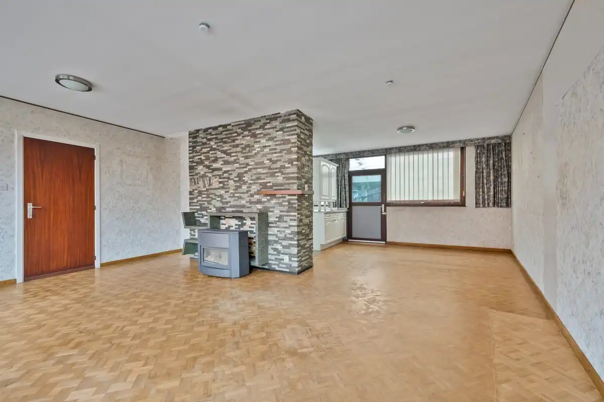Ruime woning met 4 slaapkamers, 2 garages en zonnige tuin te Tongeren-Nerem foto 6