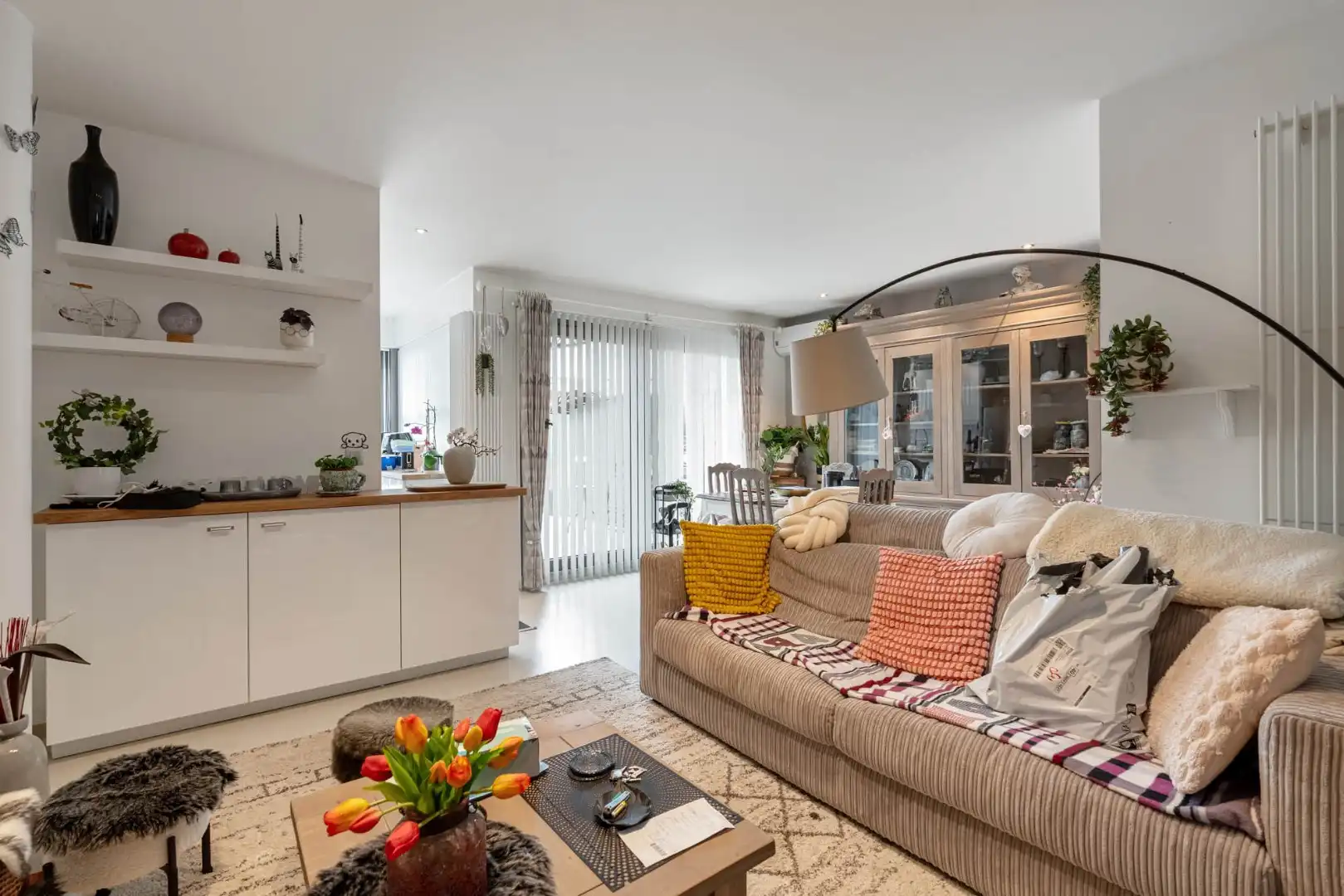 Gelijkvloers INVESTERINGSAPPARTEMENT vlakbij centrum met fraai terras en autostandplaats. foto 8