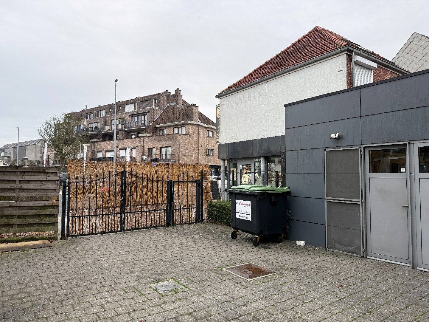 Handelsgelijkvloers met werkplaats foto 2