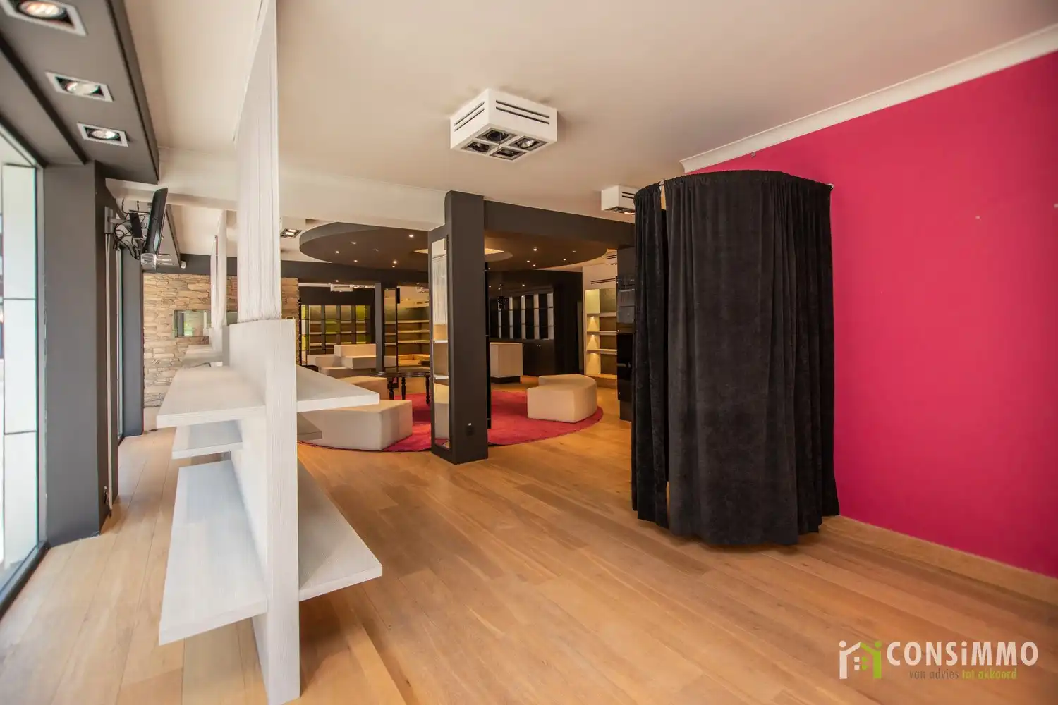 Handelspand/kantoorruimte van 325m² in Genk-Centrum! foto 8