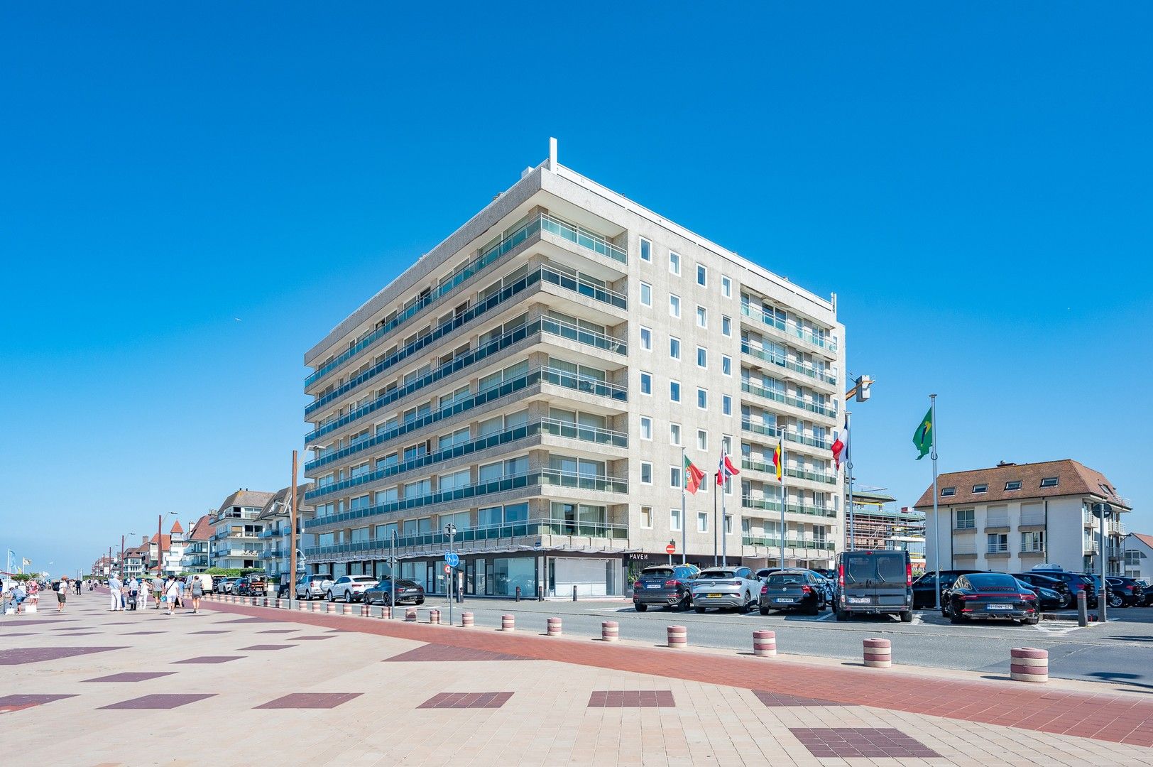 Appartement met frontaal zeezicht gelegen in hartje het Zoute, nabij de winkels en de zeedijk. foto 20