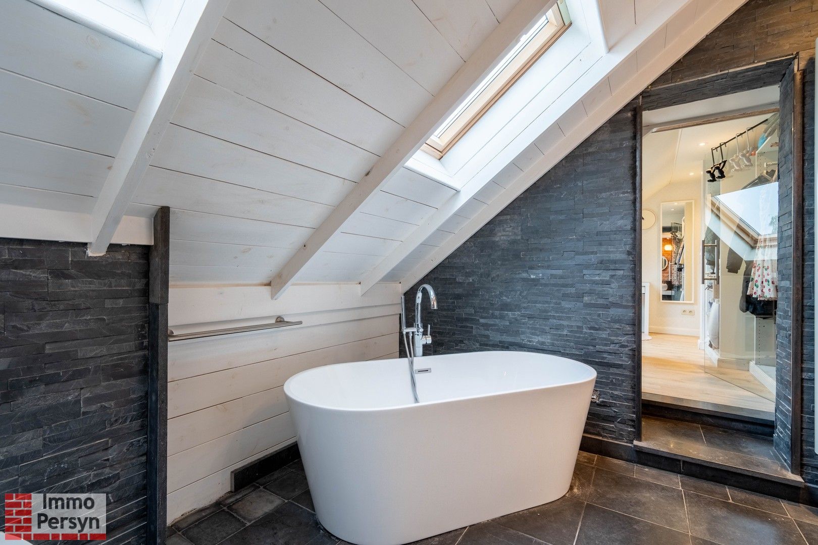 Luxueuze, ruime 4-slaapkamer woning. Twee badkamers. Gelijkvloers wonen. foto 24