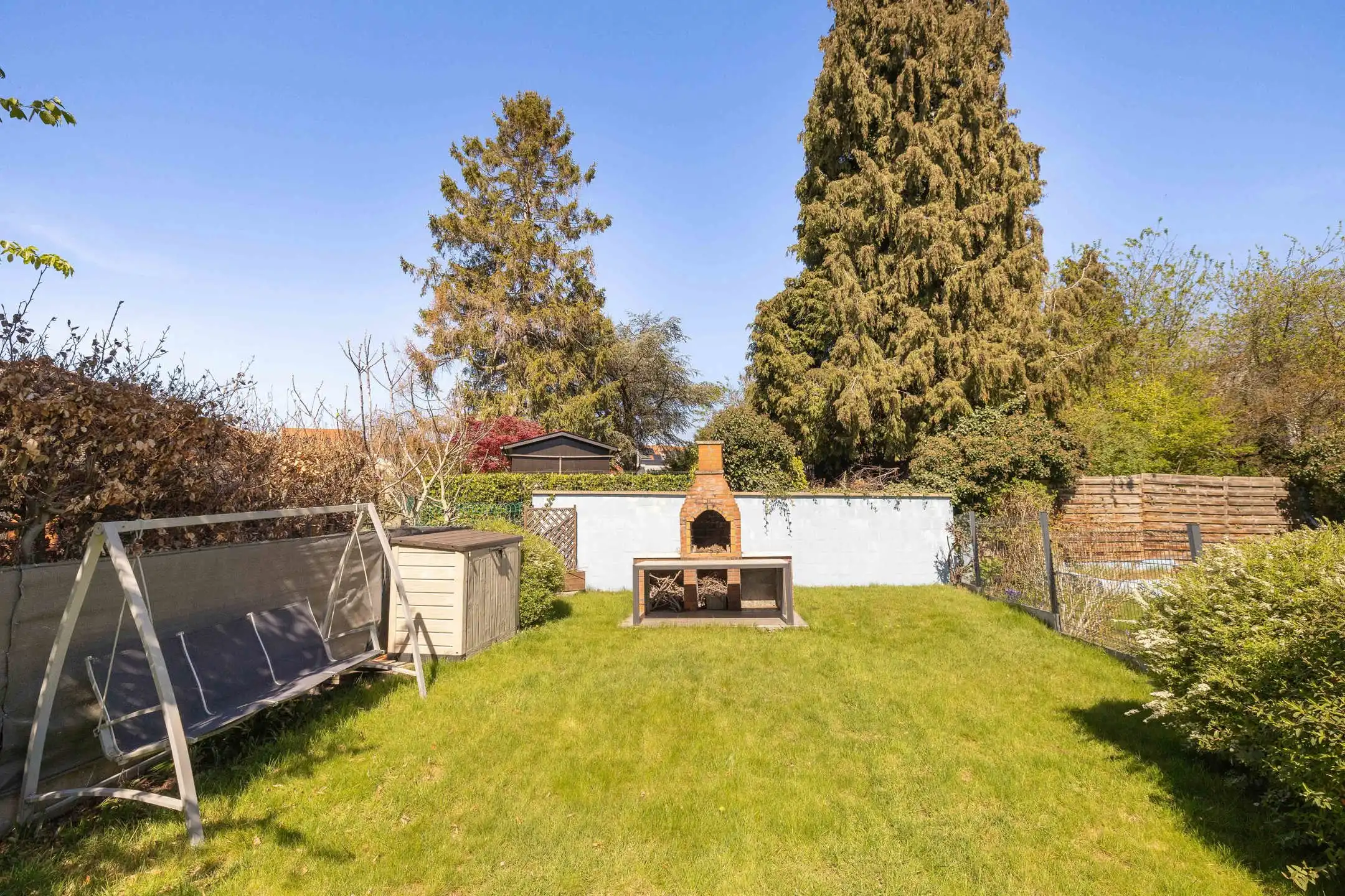 Mooie volumes en grote tuin, een zeldzaamheid in de stad foto 9