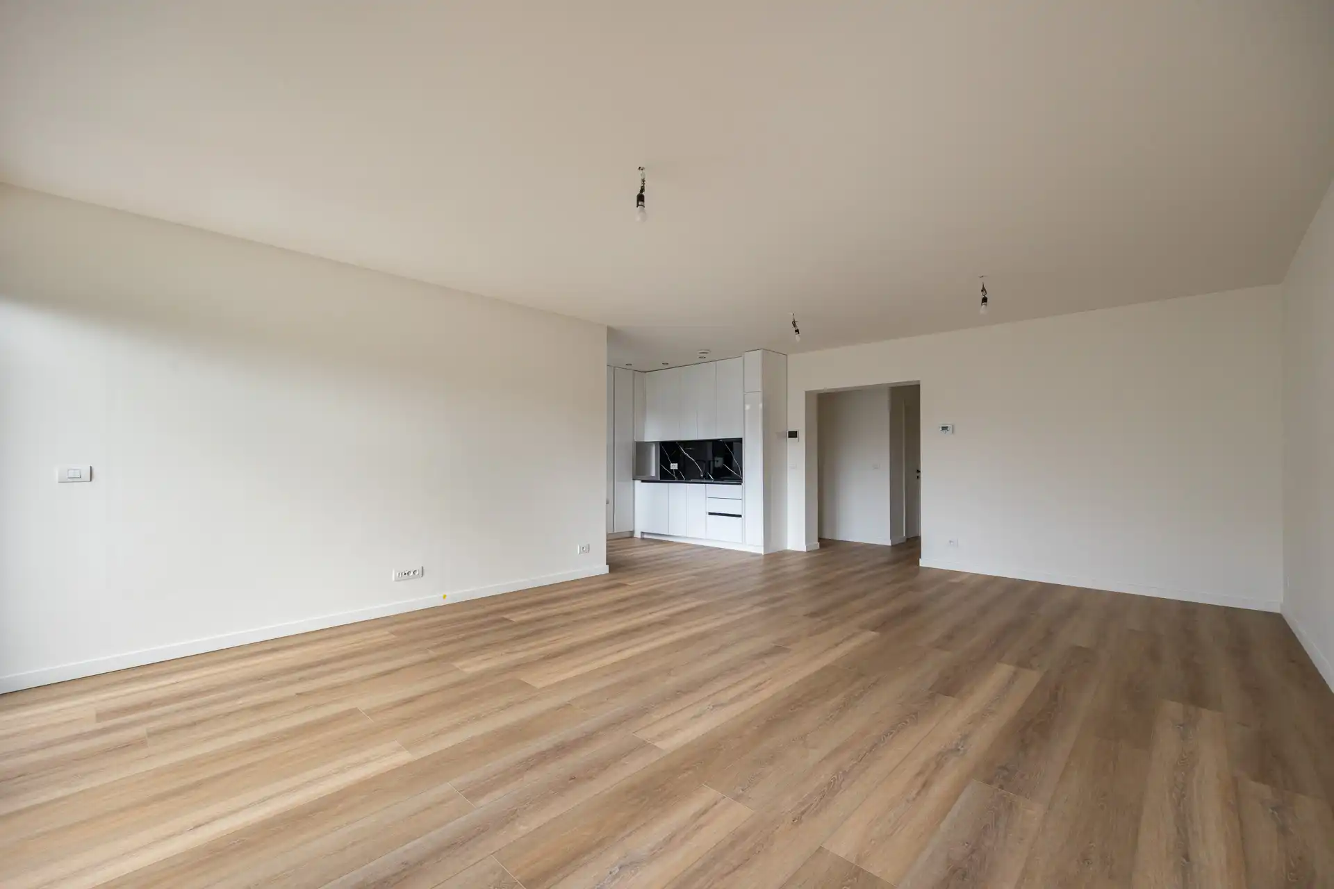 Ruim kwalitatief gerenoveerd 2 slpkappartement met ZW-terras foto 6