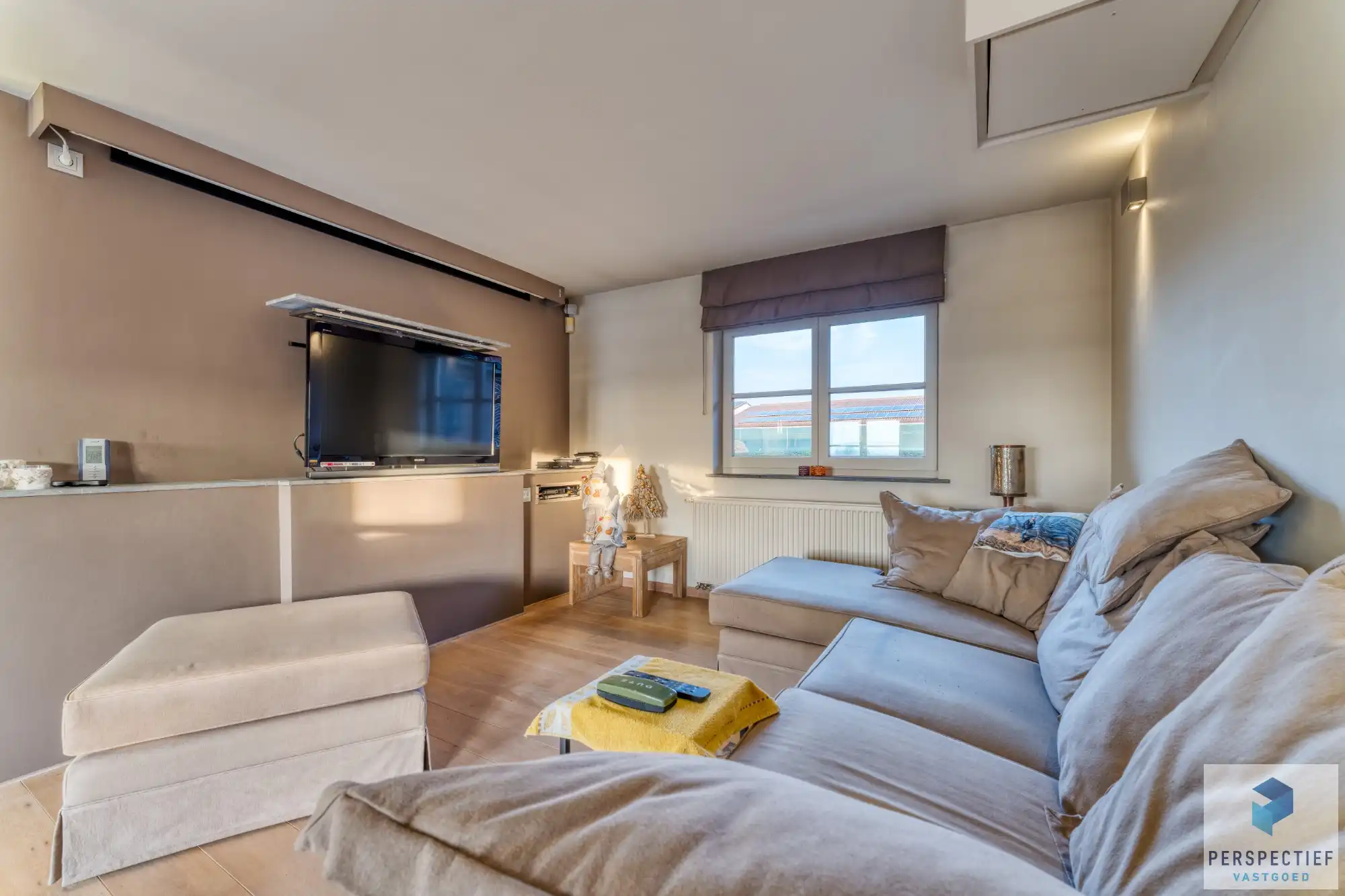 Landelijk gelegen villa met handelsruimte en buitenzwembad op 1370 m² foto 6