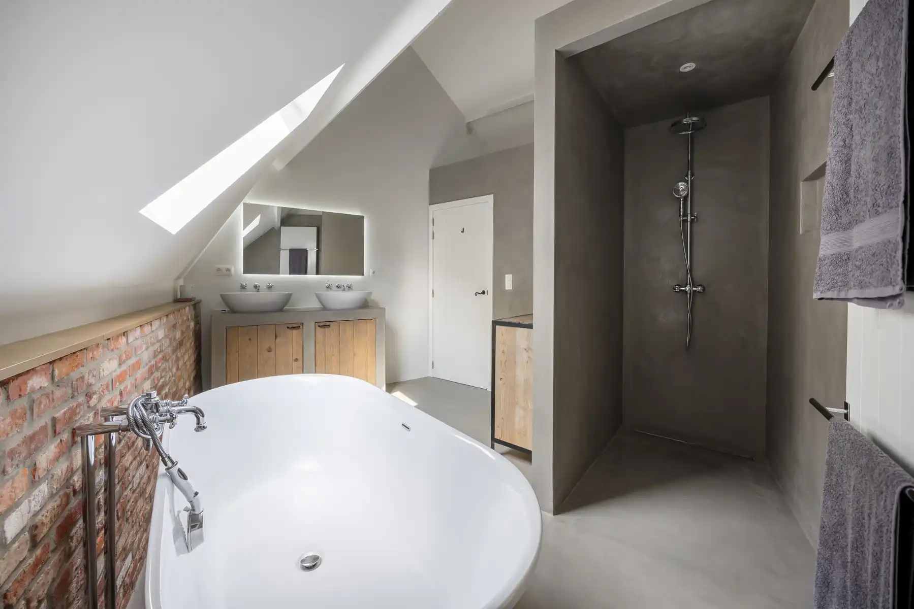 Unieke woning met terras, garage en ruim magazijn  foto 20