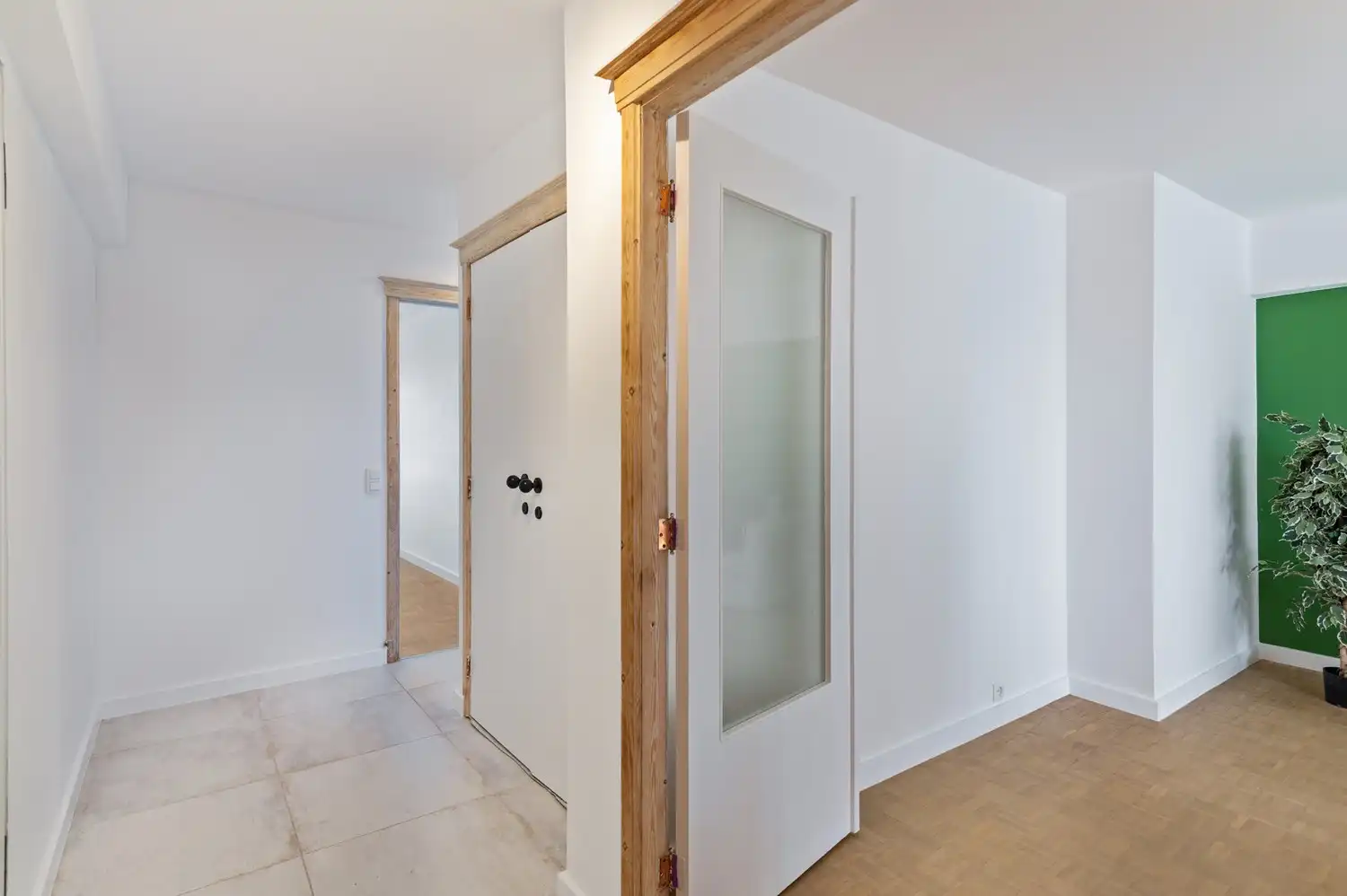 Gerenoveerd appartement met 2 slaapkamers en staanplaatsen te Antwerpen! foto 10