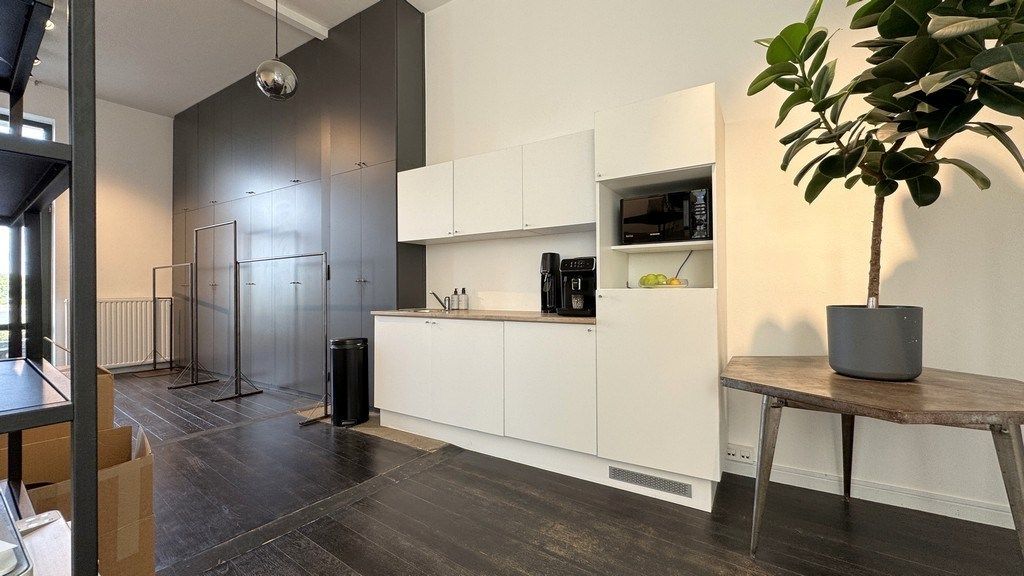 Kantoorruimte te huur in burgershuis aan kaai in Antwerpen foto 6