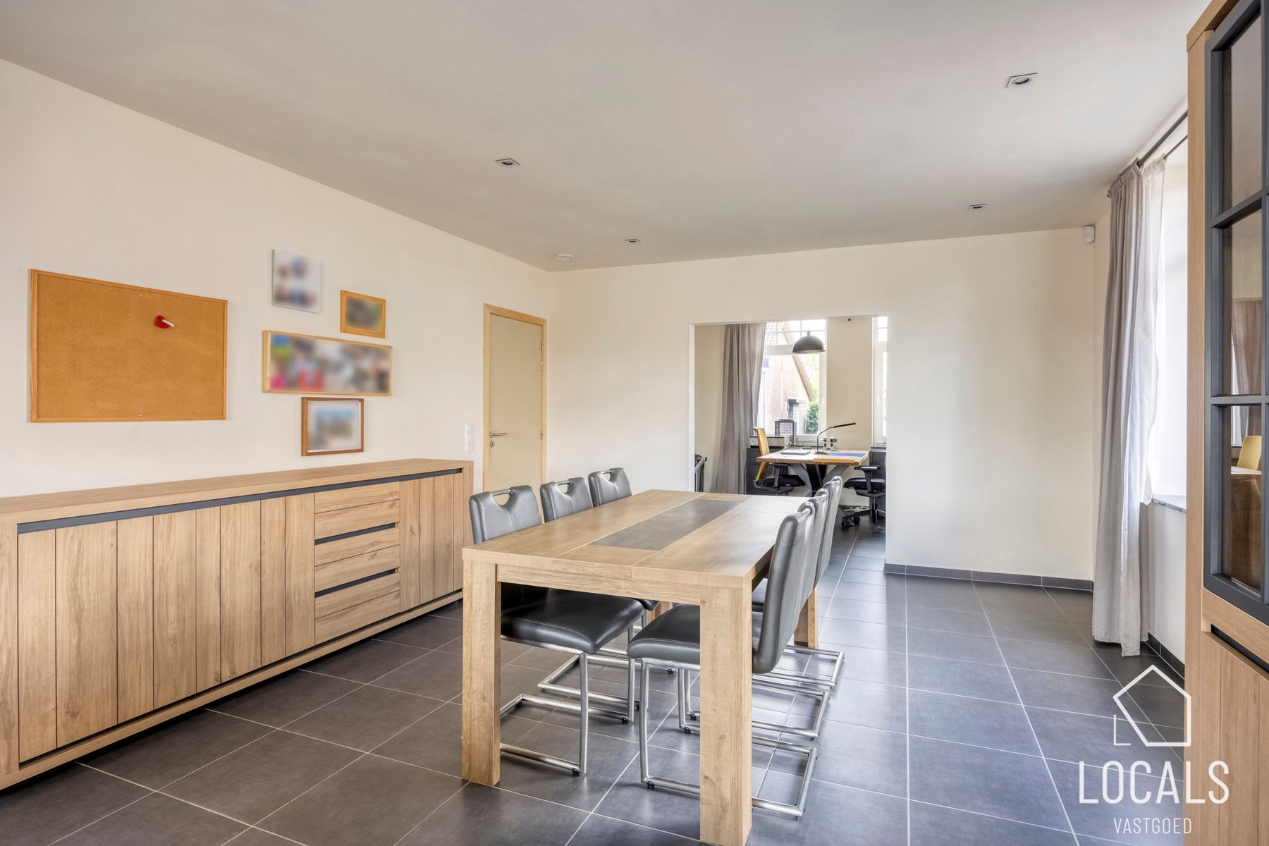 Recente woning (2018) met prachtige tuin en ruime garage foto 7