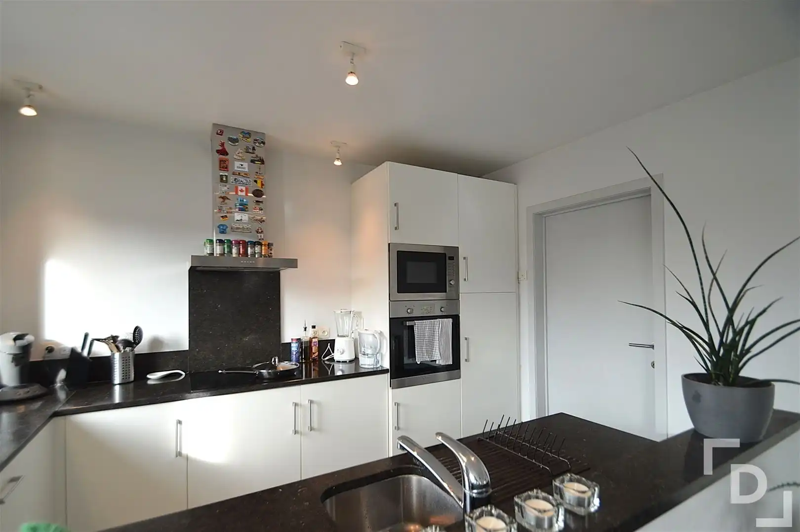 Energiezuinig en ruim appartement in centrum Ieper foto 5