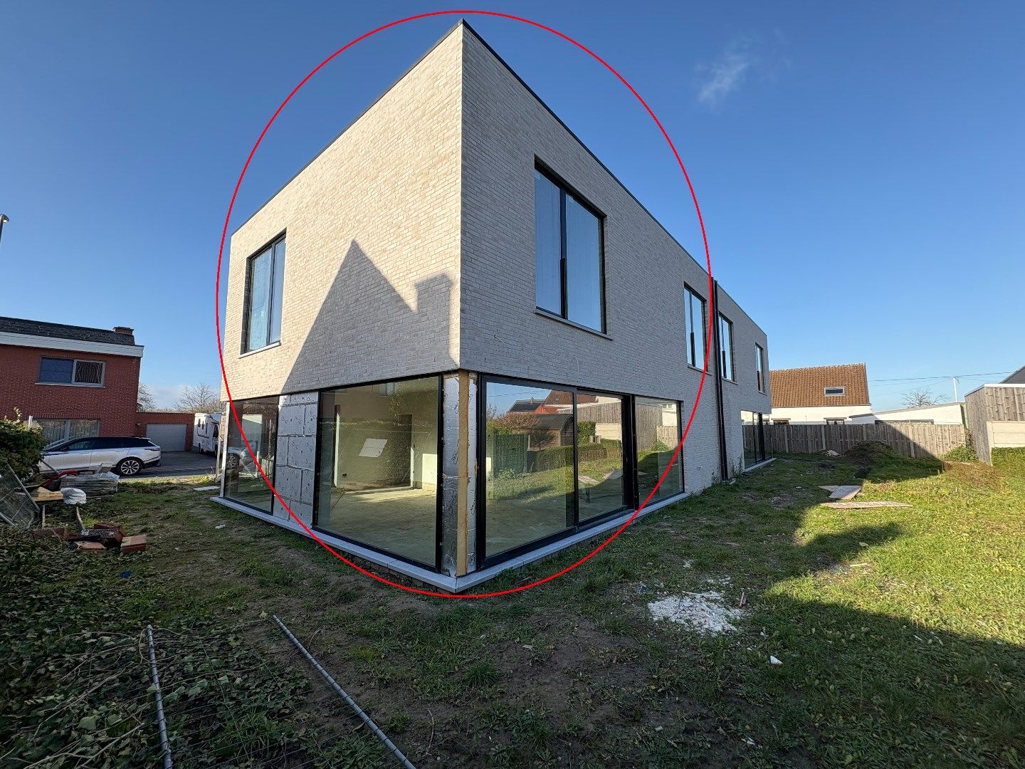 een moderne  nieuwbouw 3-gevel woning op en met grond foto 23