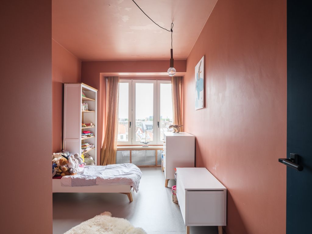 Omgeving Sint-Pietersstation. Stijlvol en architecturaal gerenoveerd appartement met 2 volwaardige slaapkamers, privatieve staanplaats en een zonnig terras. foto 17
