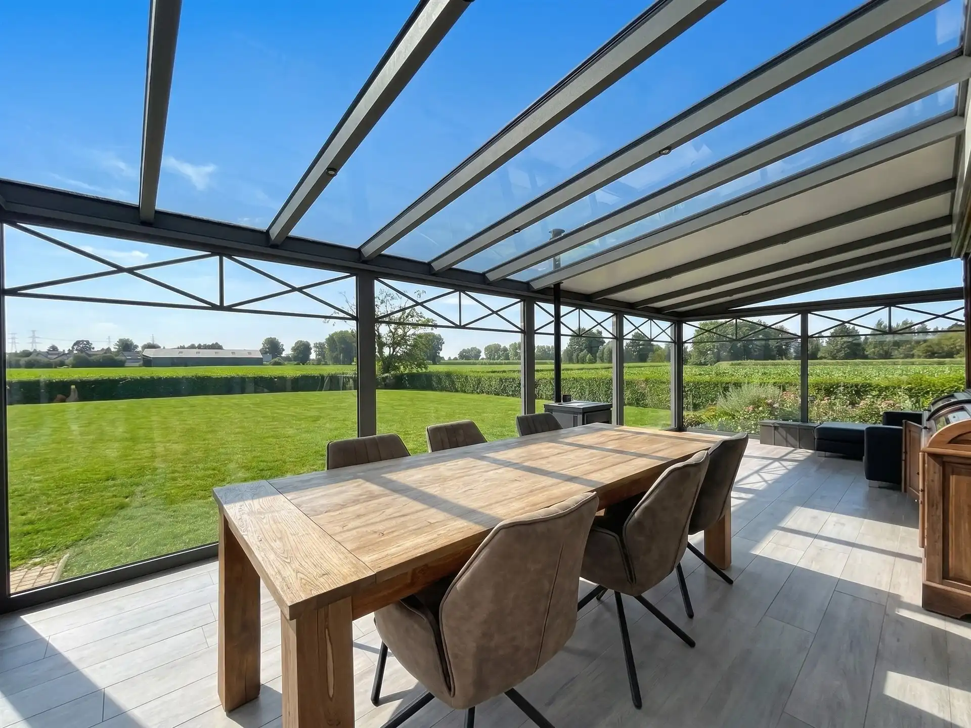 Hoofdfoto van de publicatie: Prachtige bungalow met rust, ruimte en groen op een prachtig perceel van 4.000 m² in Temse (Velle)