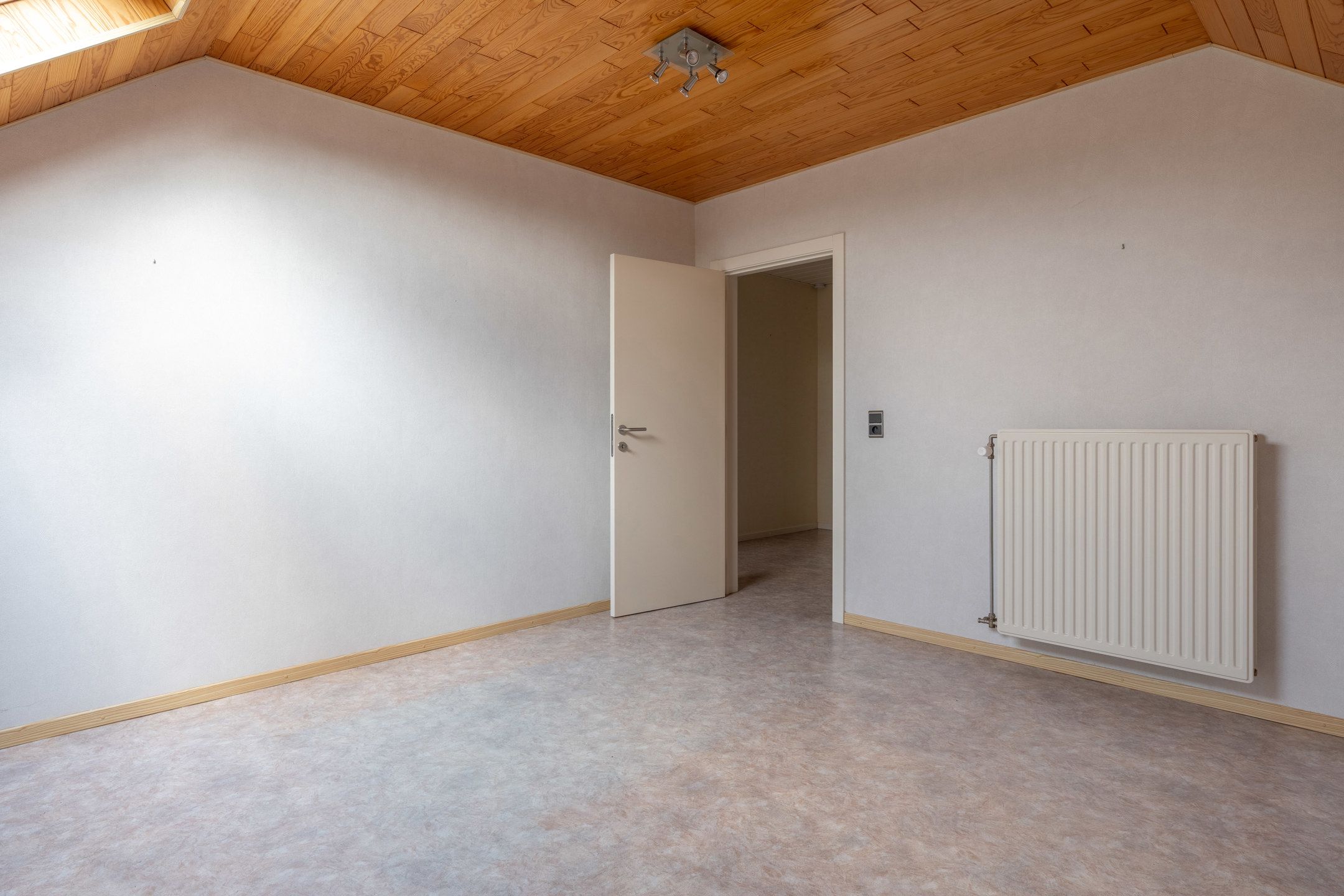 Ruime woning met 4 slpks op mooi zuidperceel van 1.041 m²  foto 32