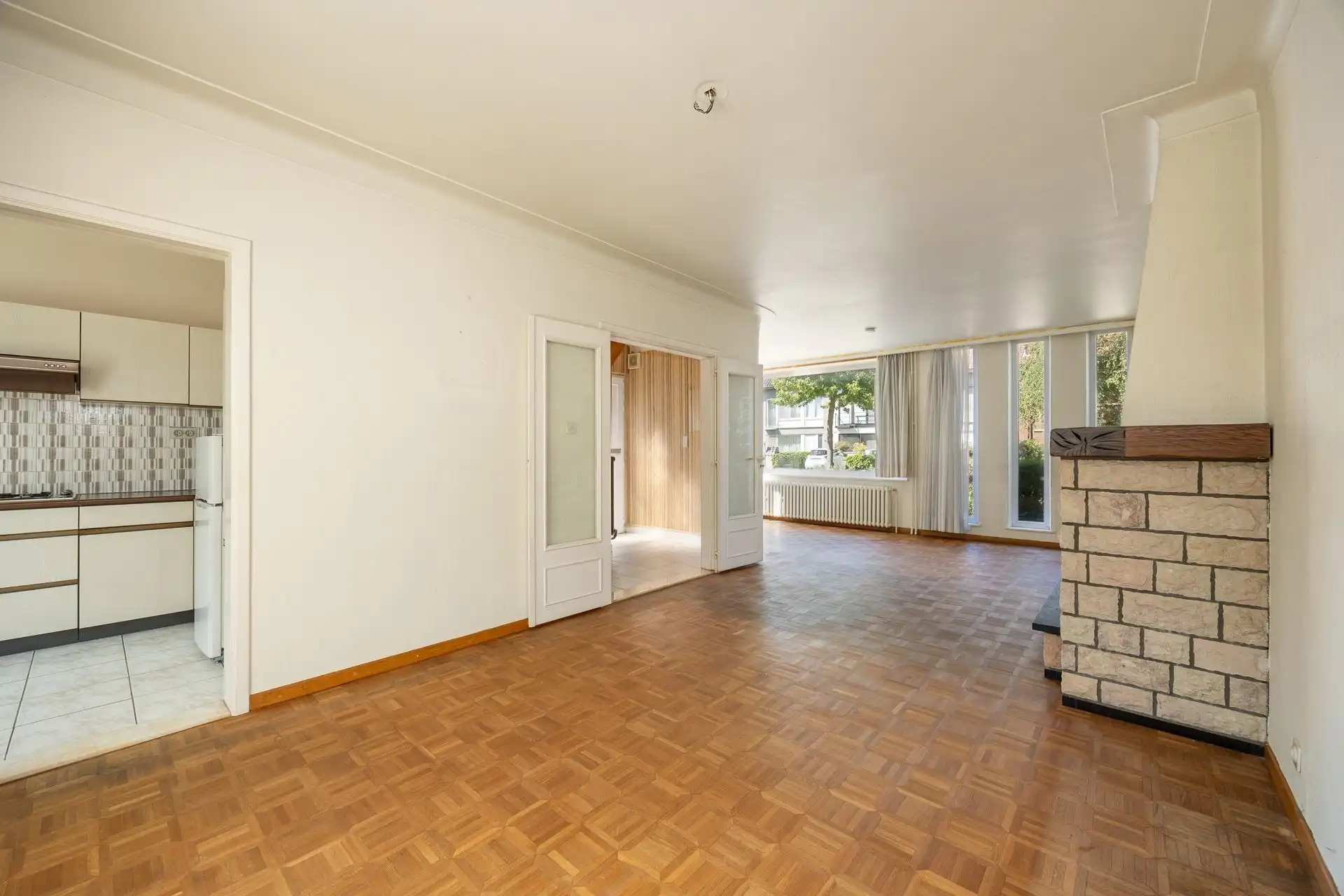 Ruime halfopen bebouwing met garage en zonnige tuin foto 6