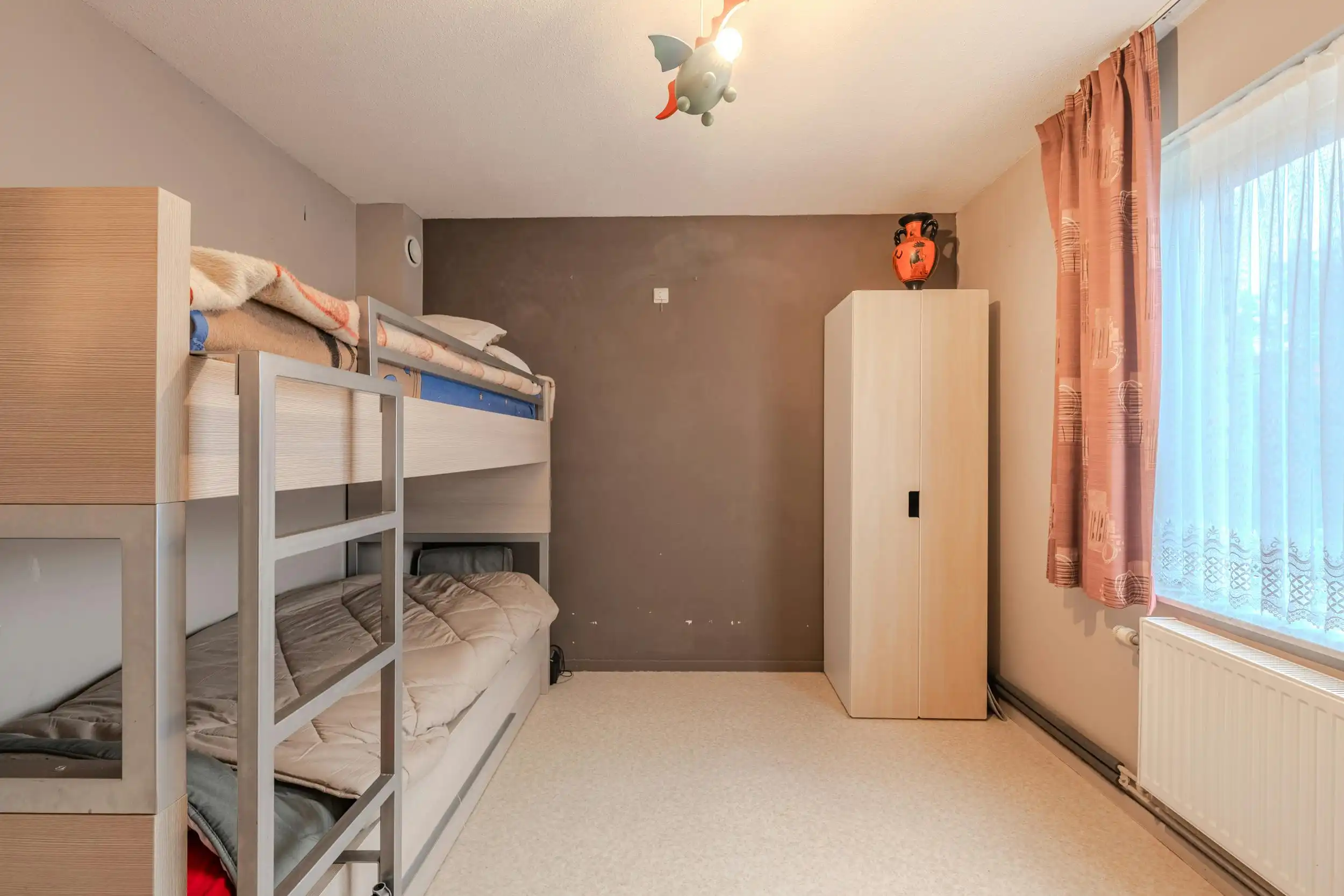 Instapklare rijwoning met zonnige tuin te Oostende foto 9